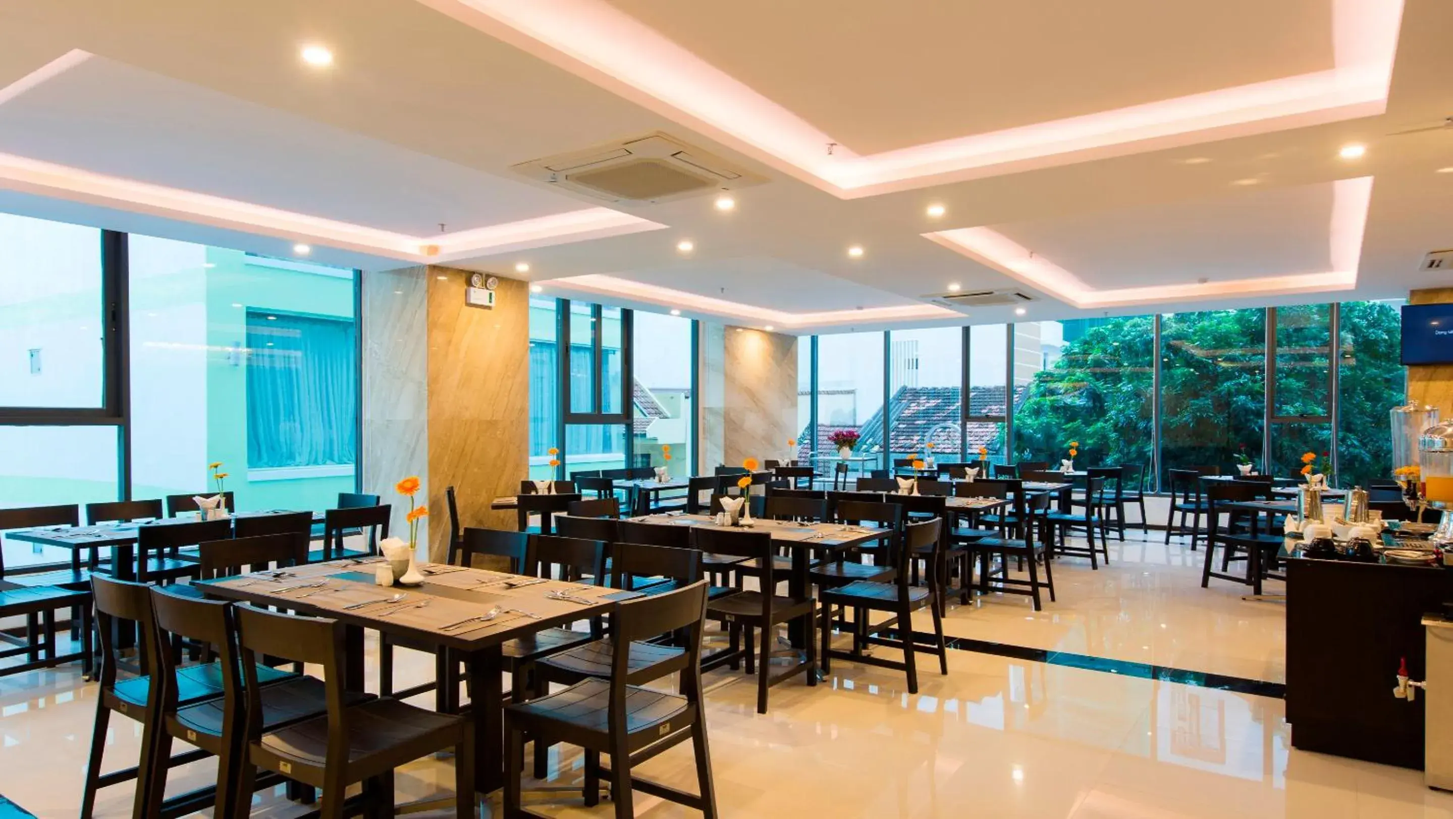 Restaurant/places to eat in La Sera Hotel Restaurant/places to eat in La Sera Hotel