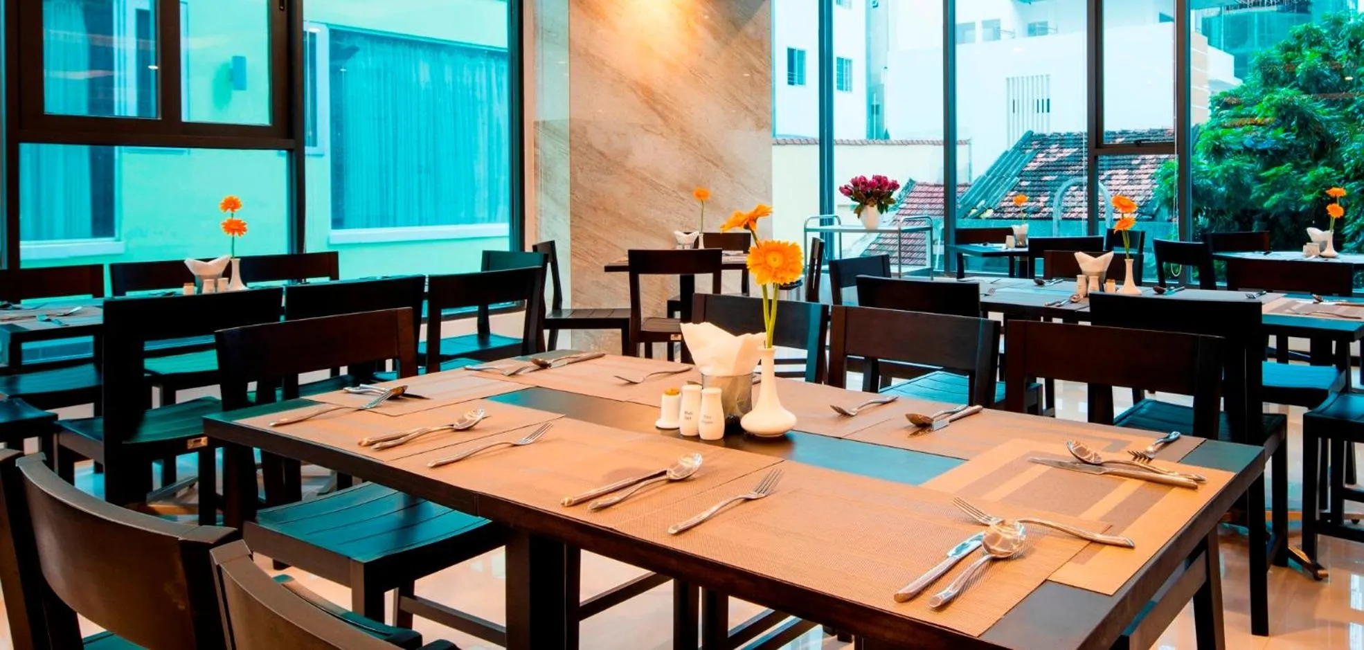 Restaurant/places to eat in La Sera Hotel