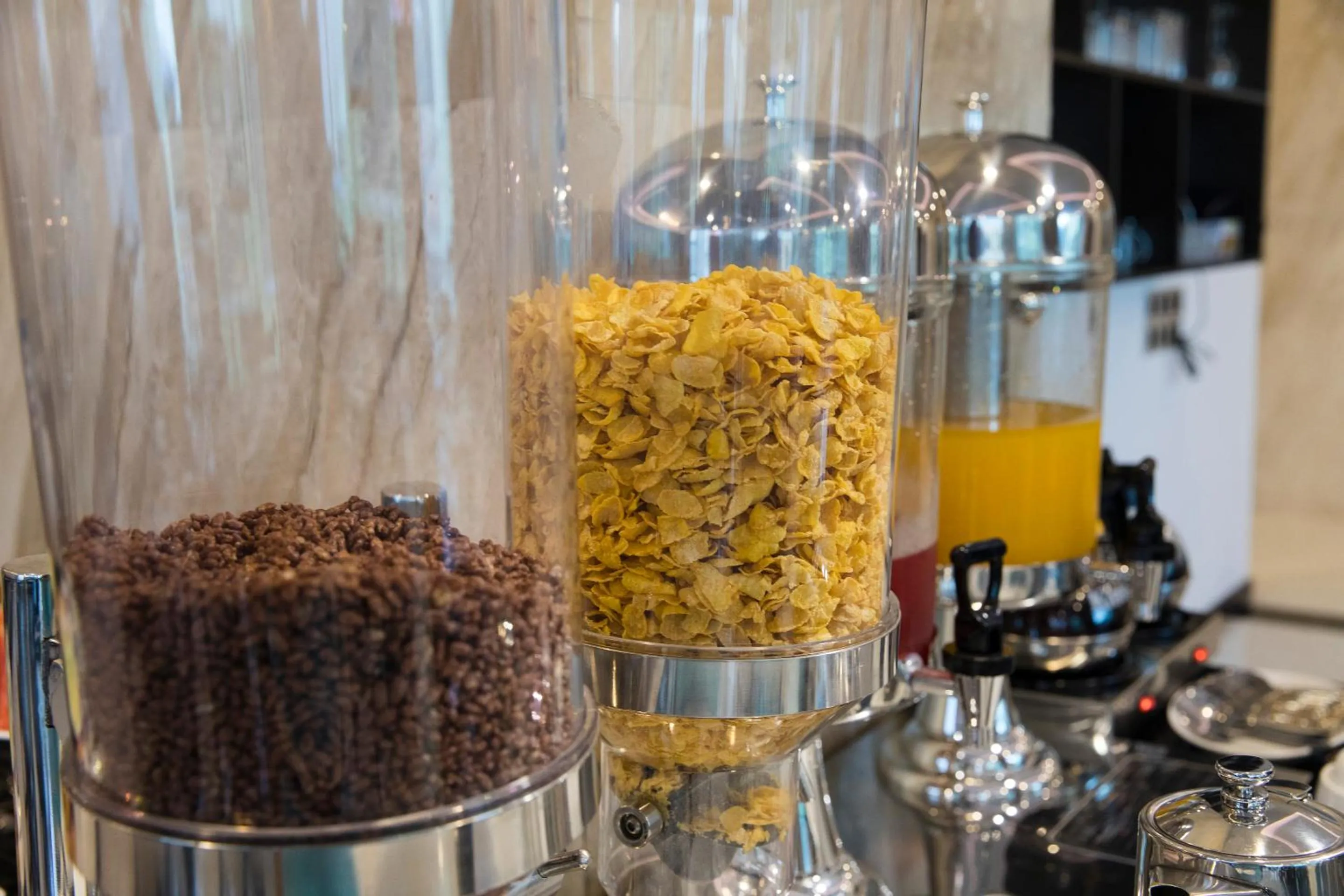 Restaurant/places to eat in La Sera Hotel