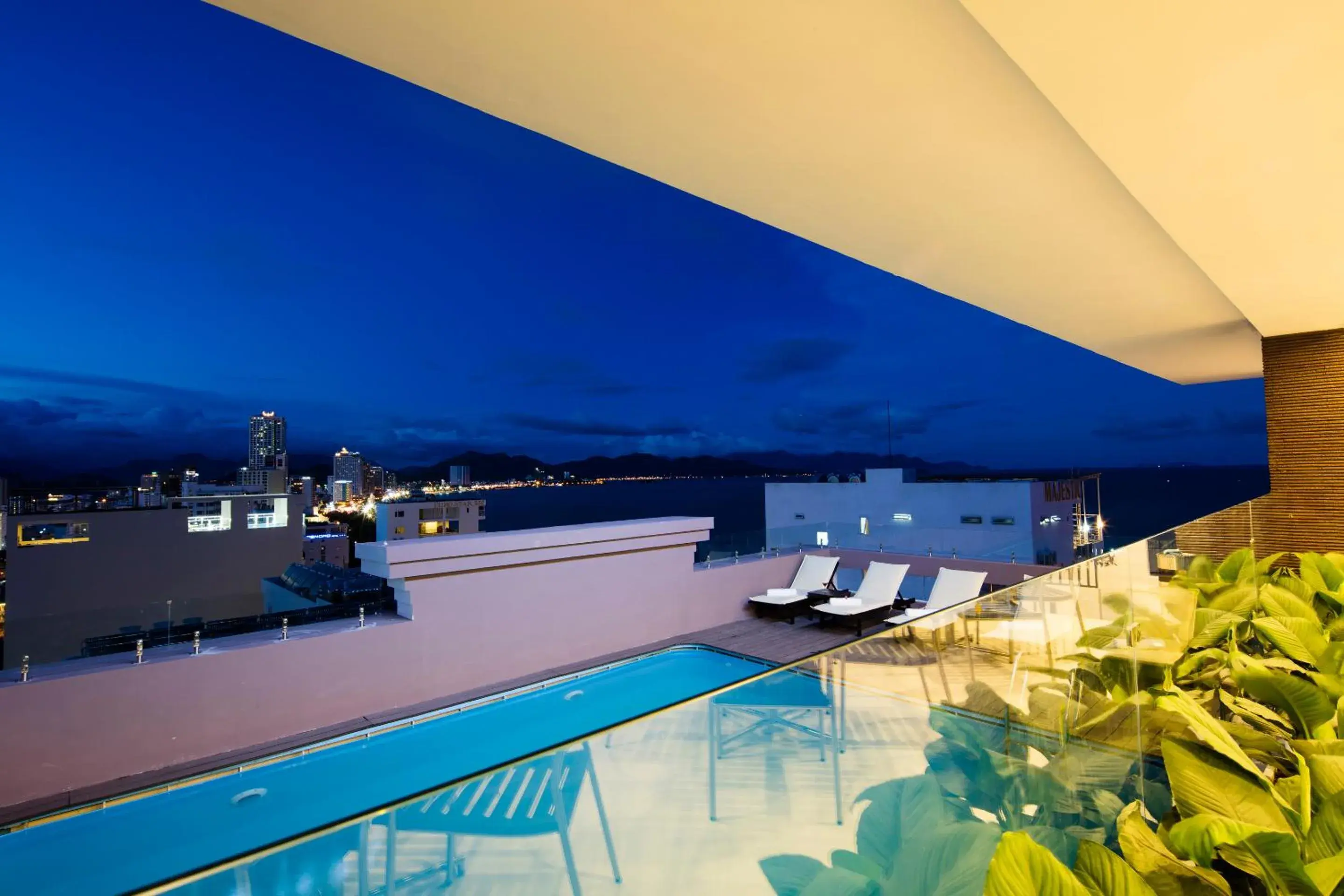 Lounge or bar in Meriton Hotel Nha Trang Lounge or bar in Meriton Hotel Nha Trang