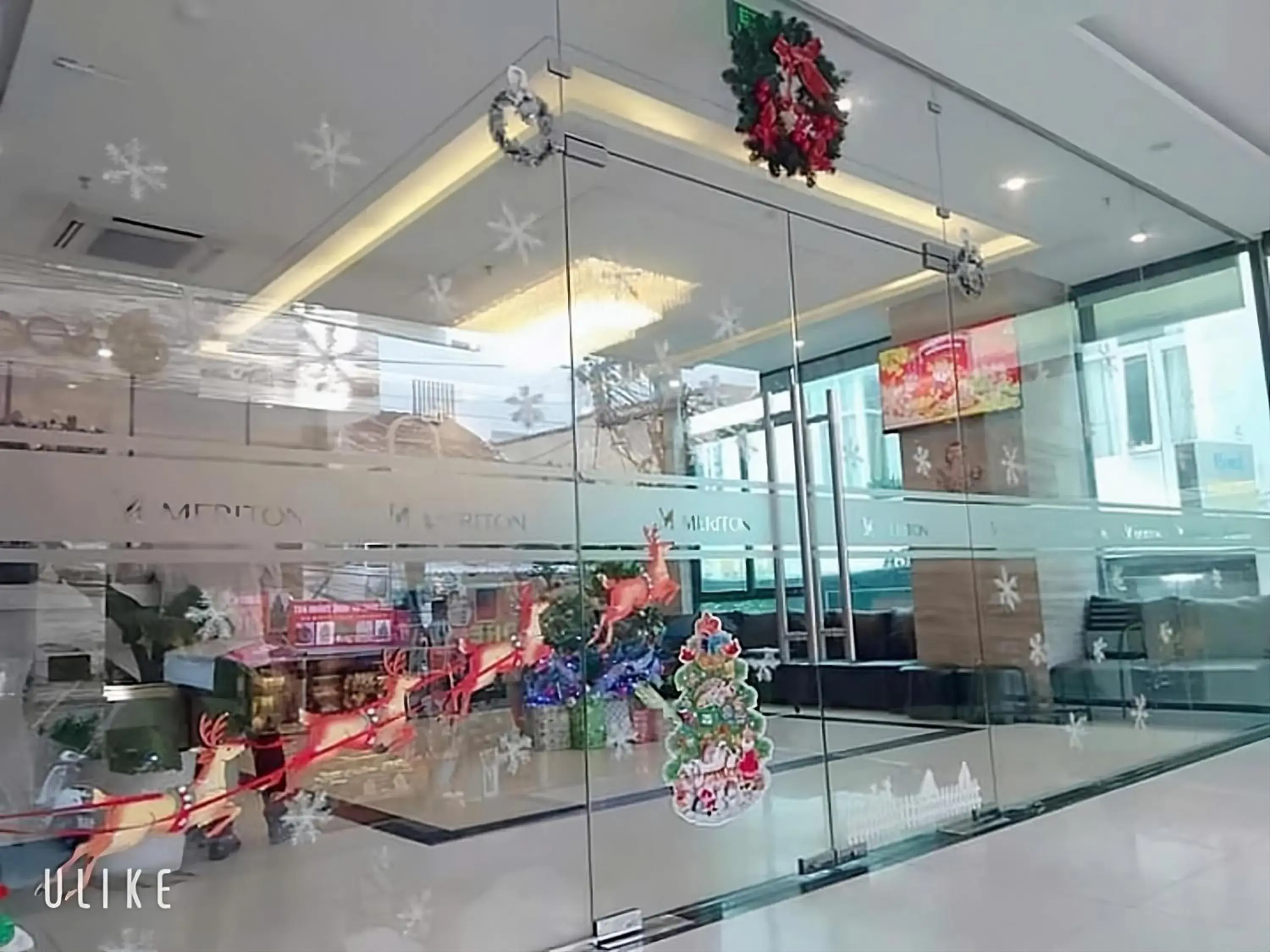 Facade/entrance in La Sera Hotel Facade/entrance in La Sera Hotel