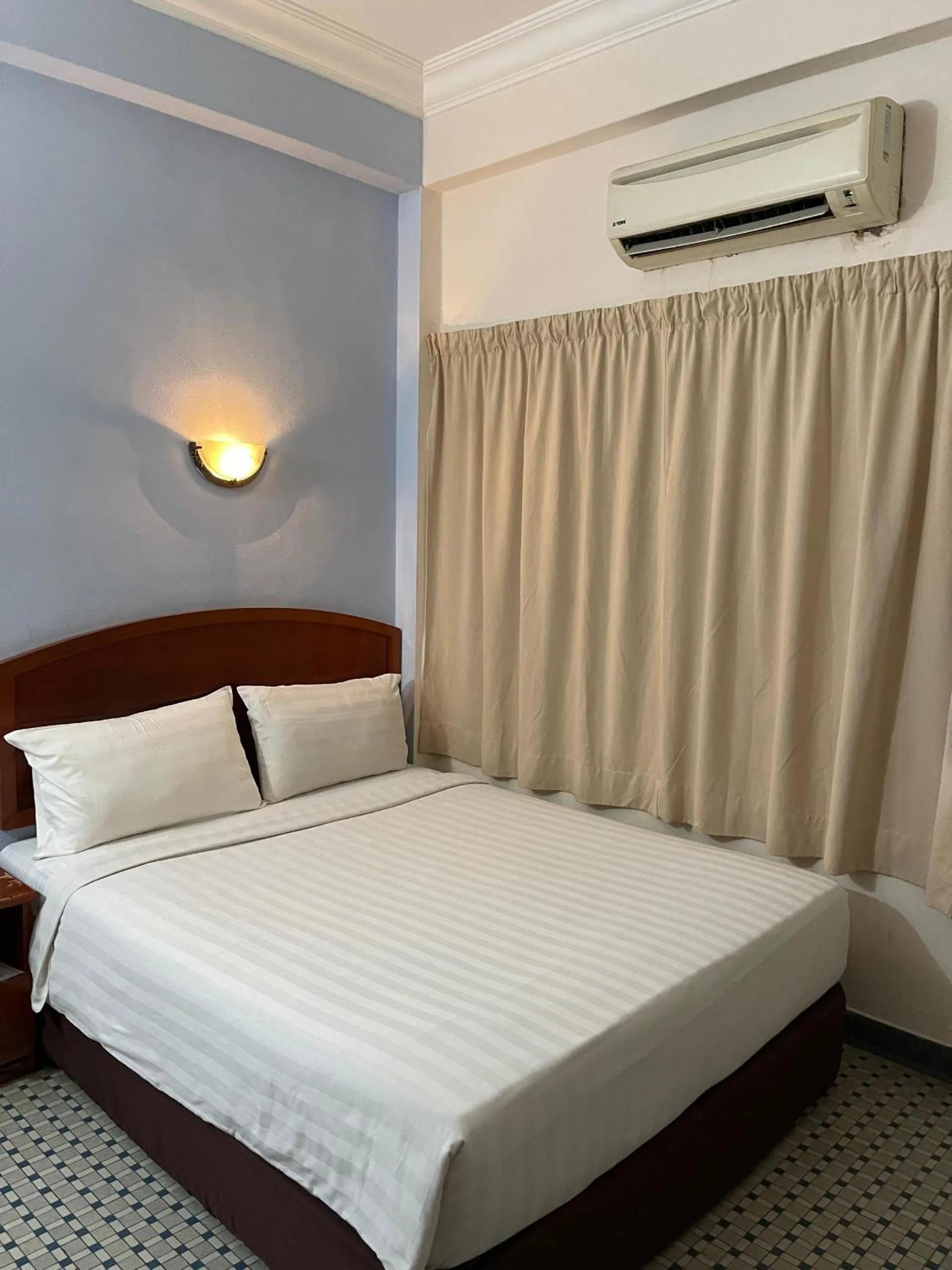 Bed in New Caspian Hotel