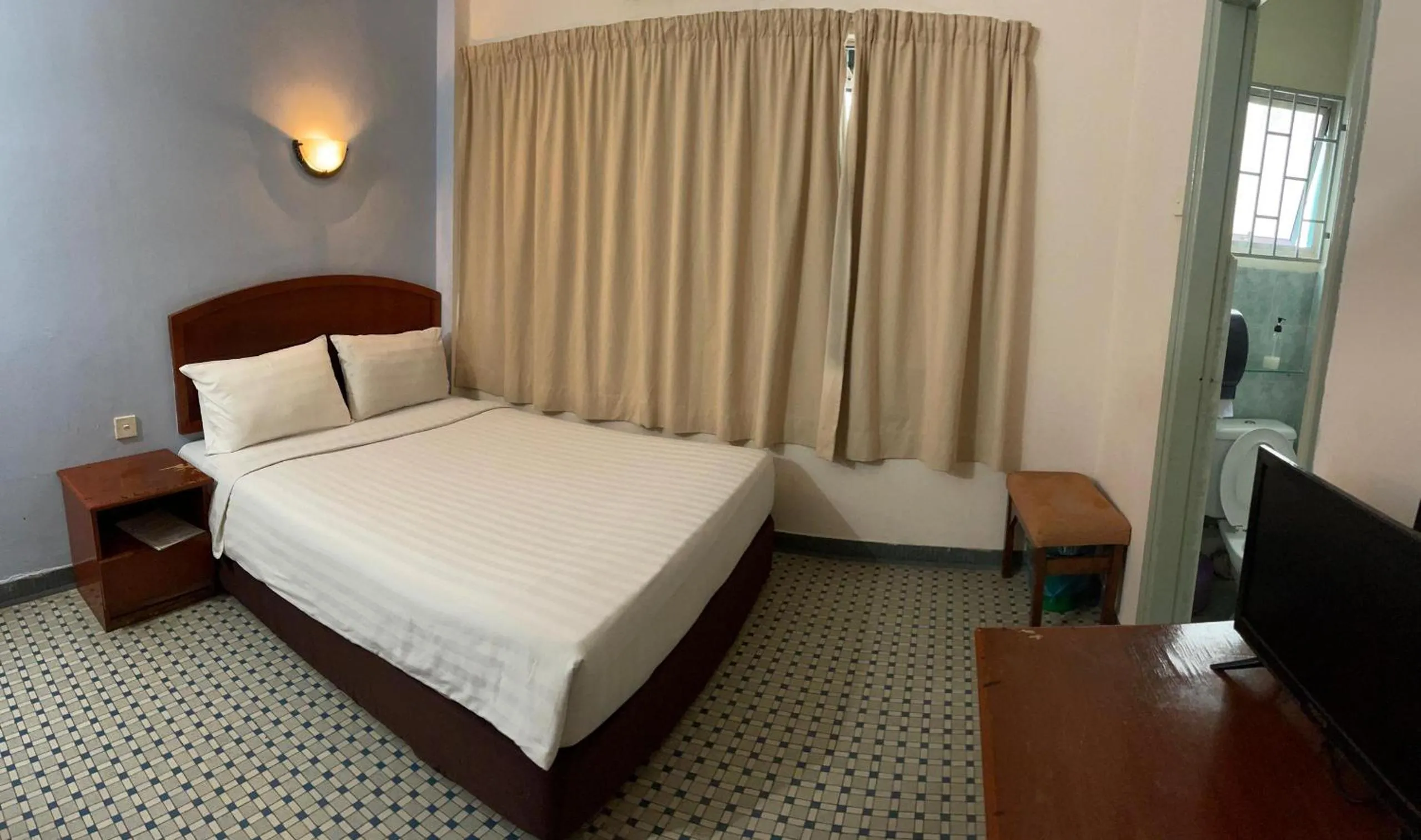 Bed in New Caspian Hotel