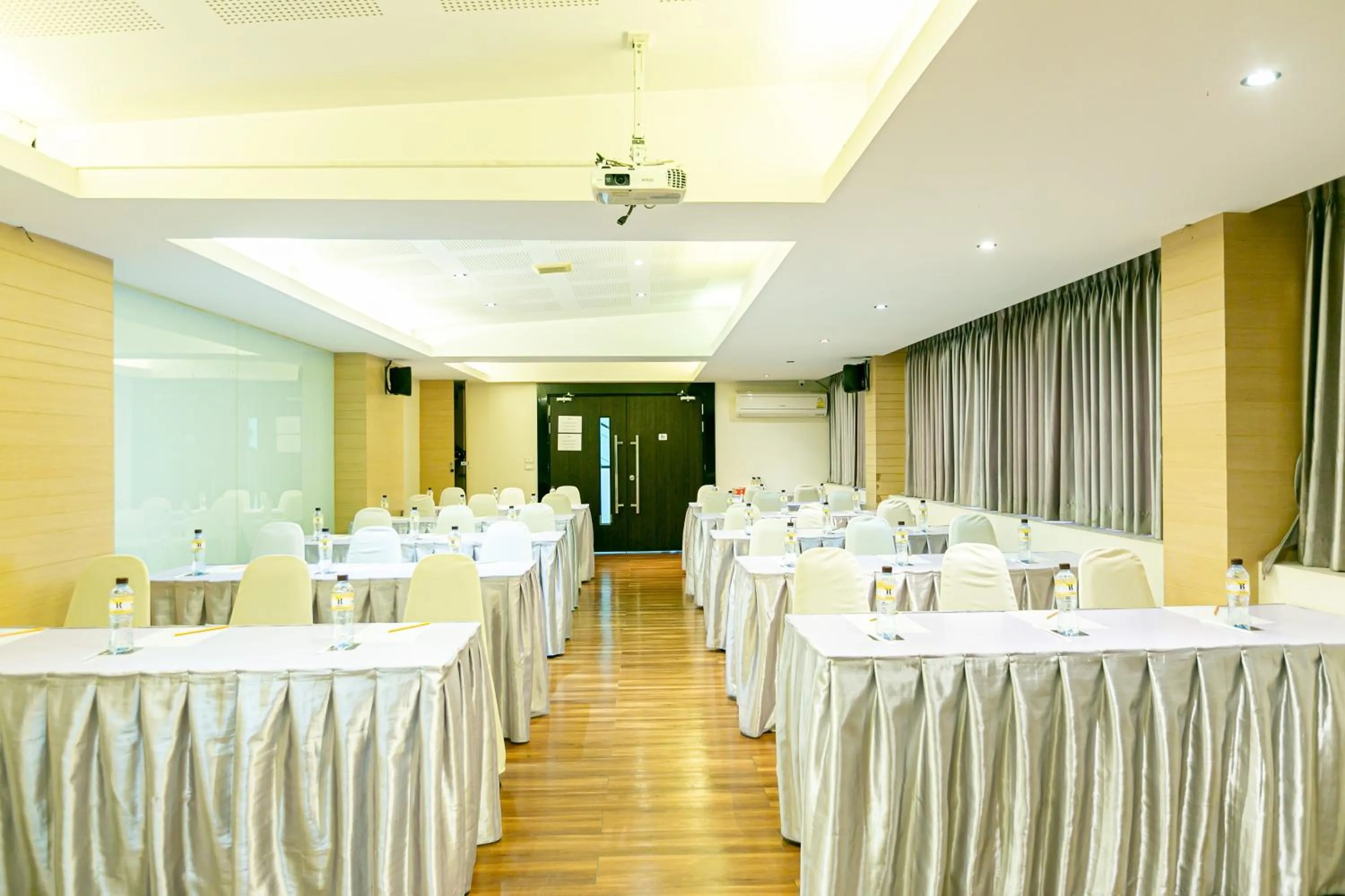 Meeting/conference room in Grand Ratchapruek Hotel