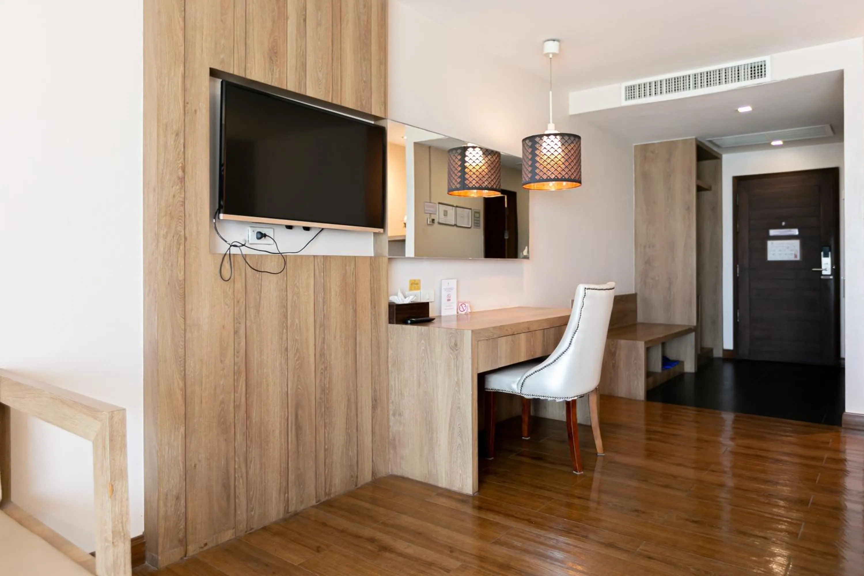 Communal lounge/ TV room in Grand Ratchapruek Hotel