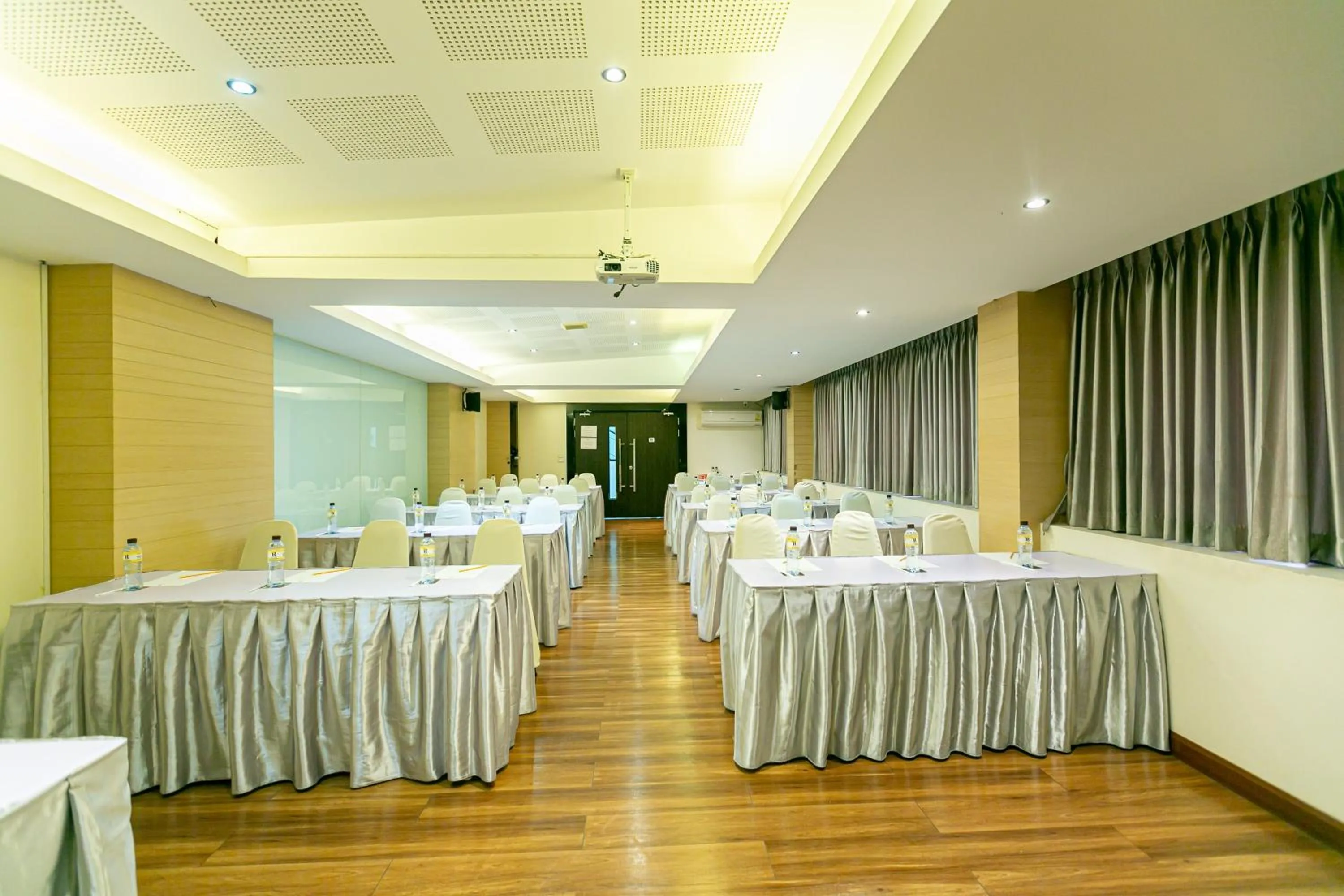 Meeting/conference room in Grand Ratchapruek Hotel