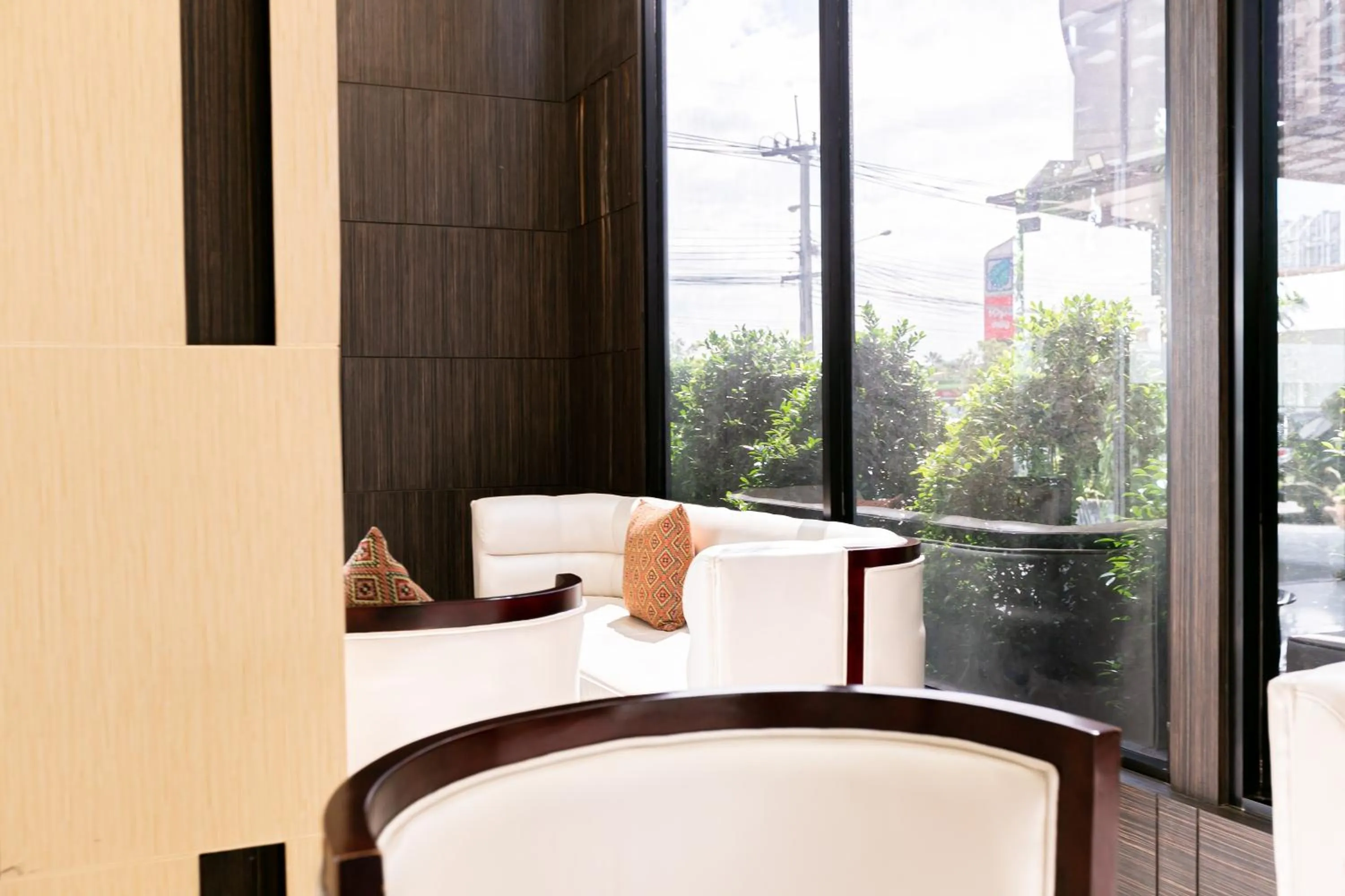 Seating area in Grand Ratchapruek Hotel