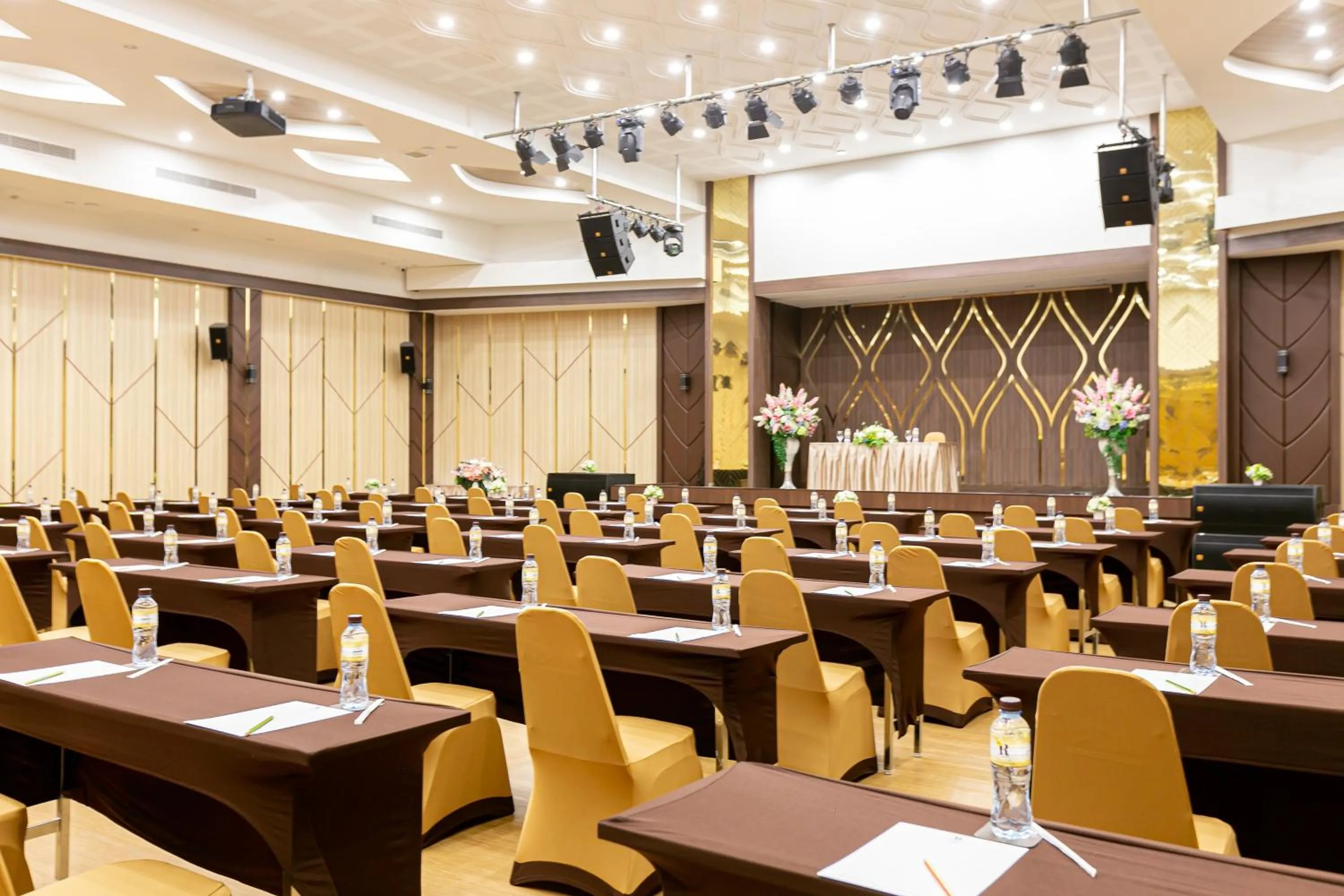Meeting/conference room in Grand Ratchapruek Hotel