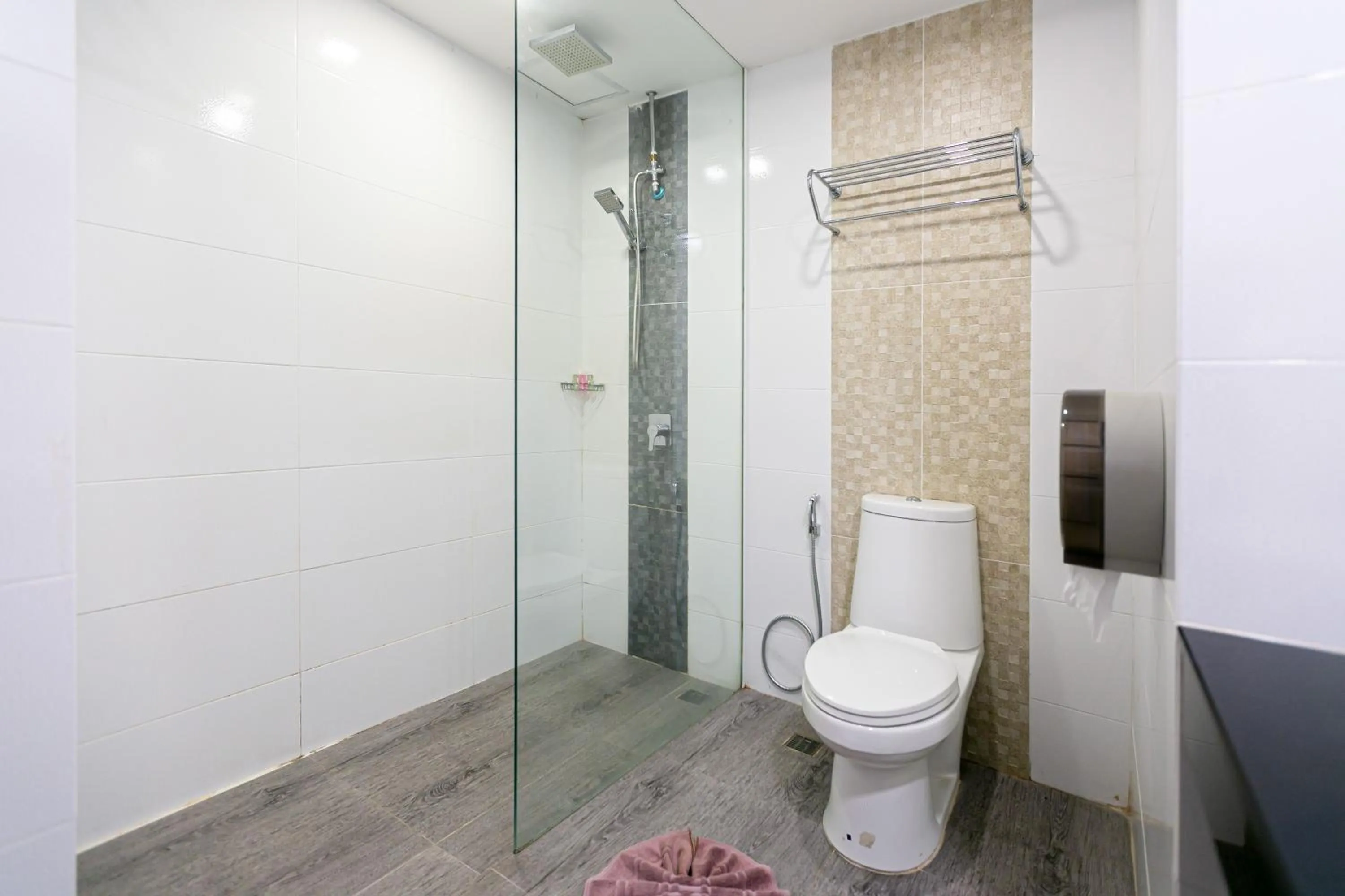 Bathroom in Grand Ratchapruek Hotel