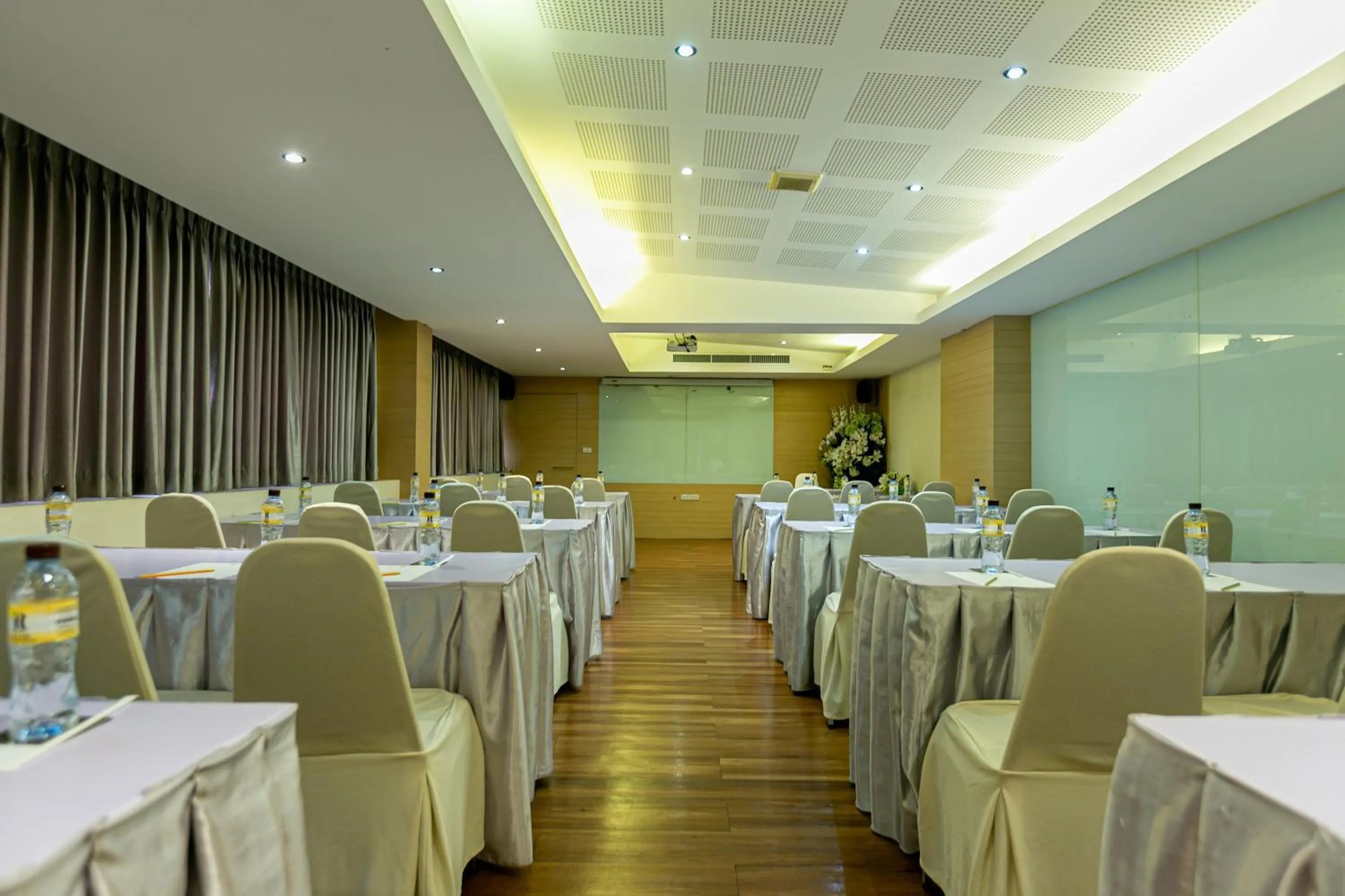 Meeting/conference room in Grand Ratchapruek Hotel