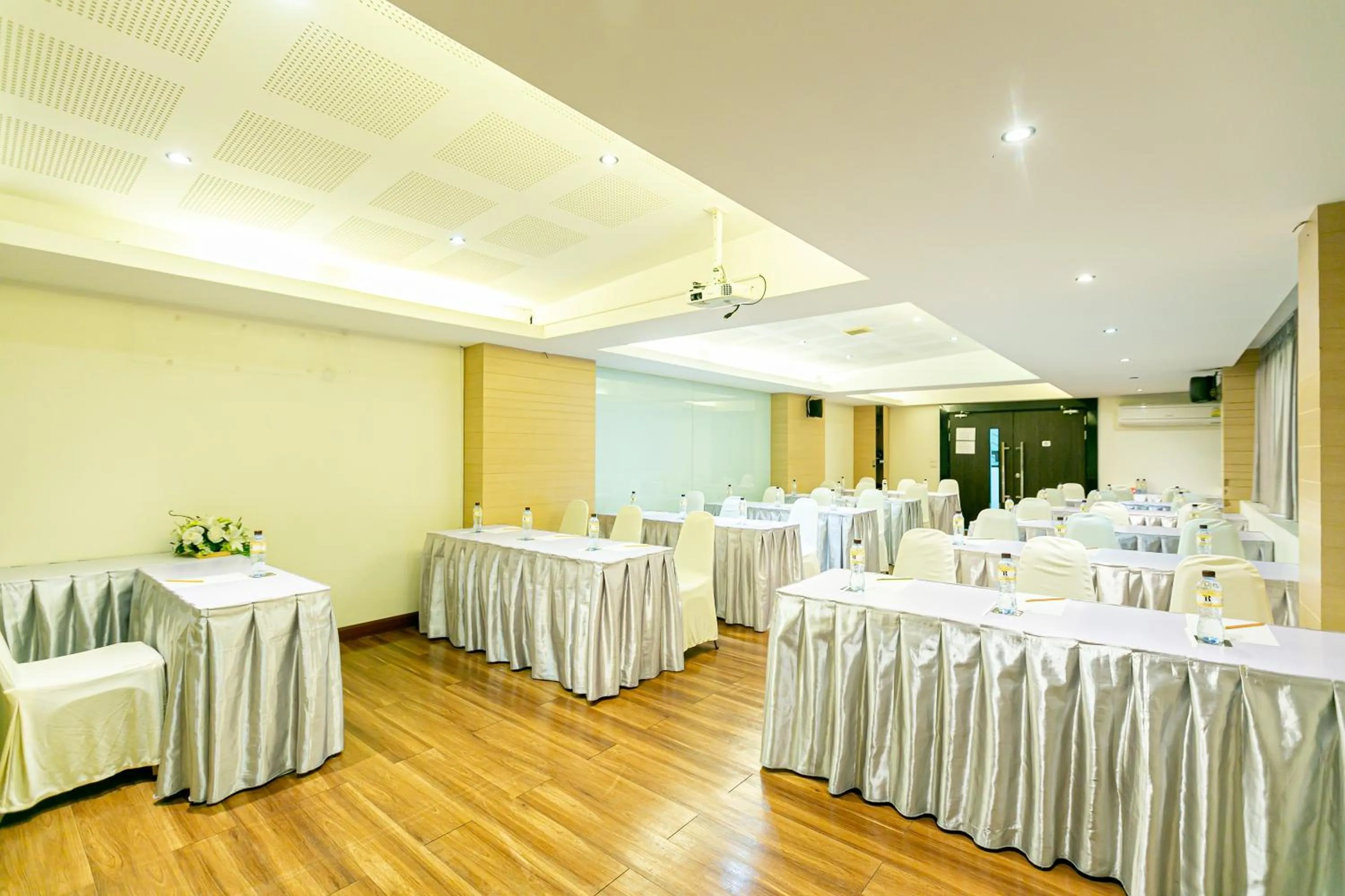 Meeting/conference room in Grand Ratchapruek Hotel