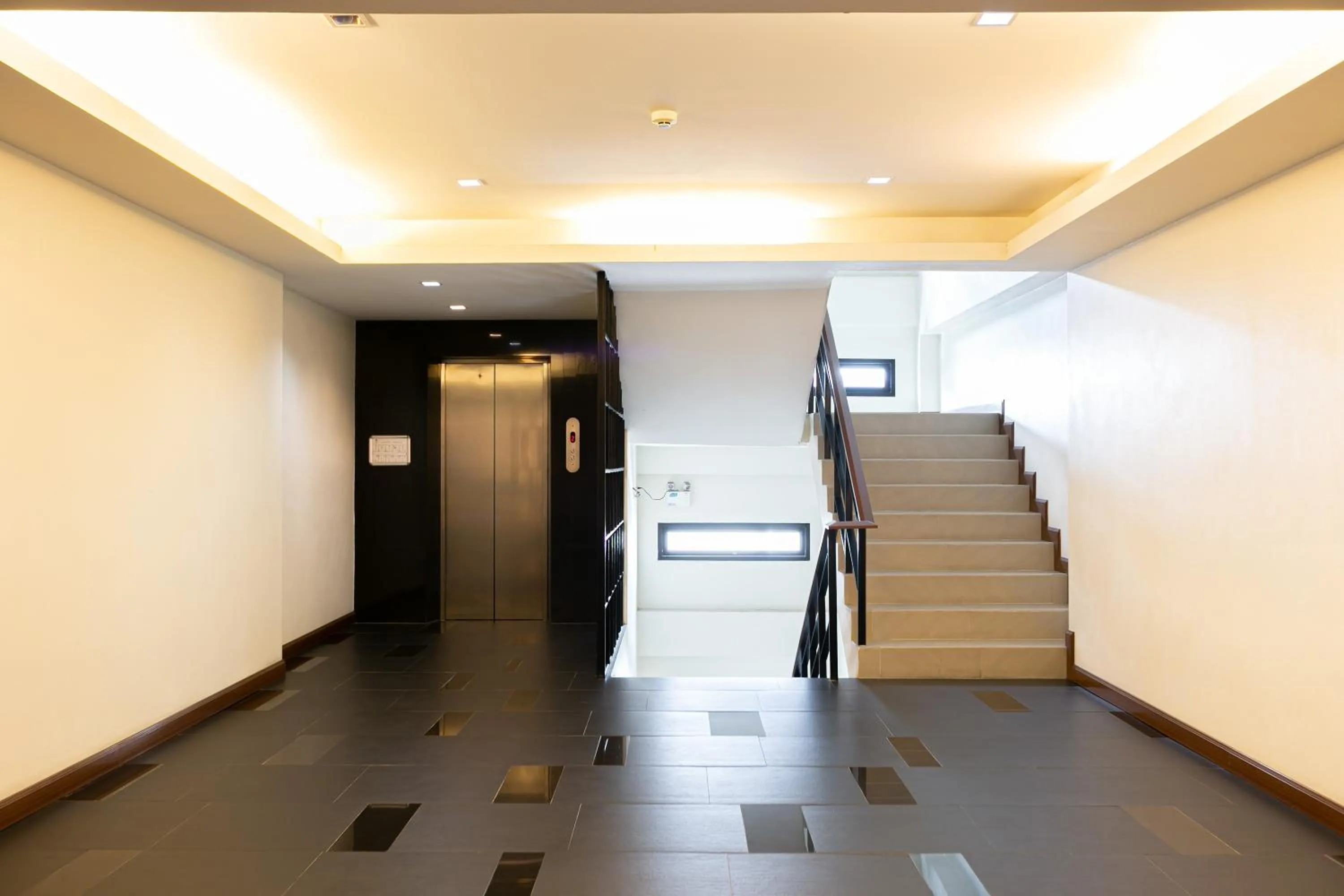 elevator in Grand Ratchapruek Hotel