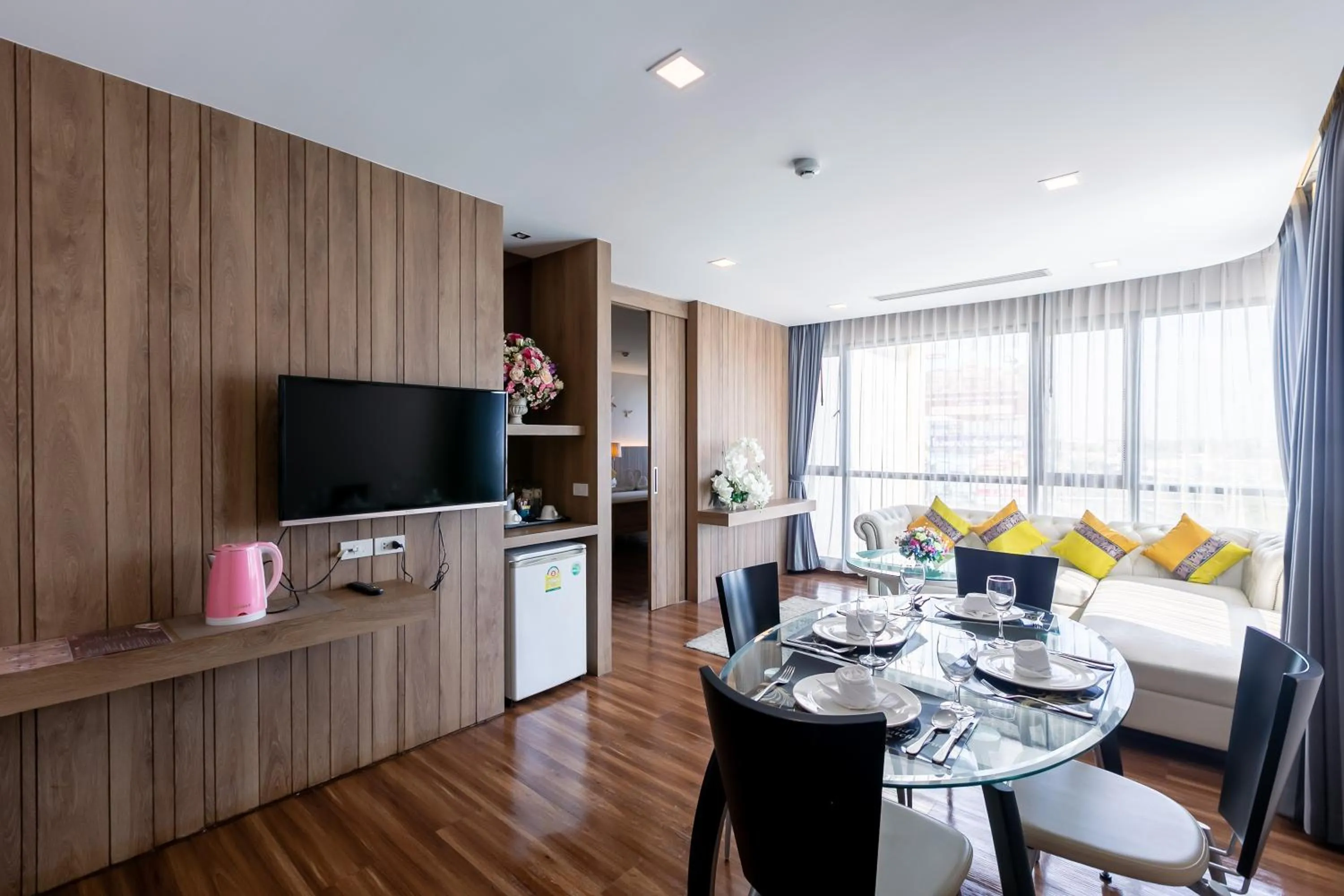 Dining area in Grand Ratchapruek Hotel