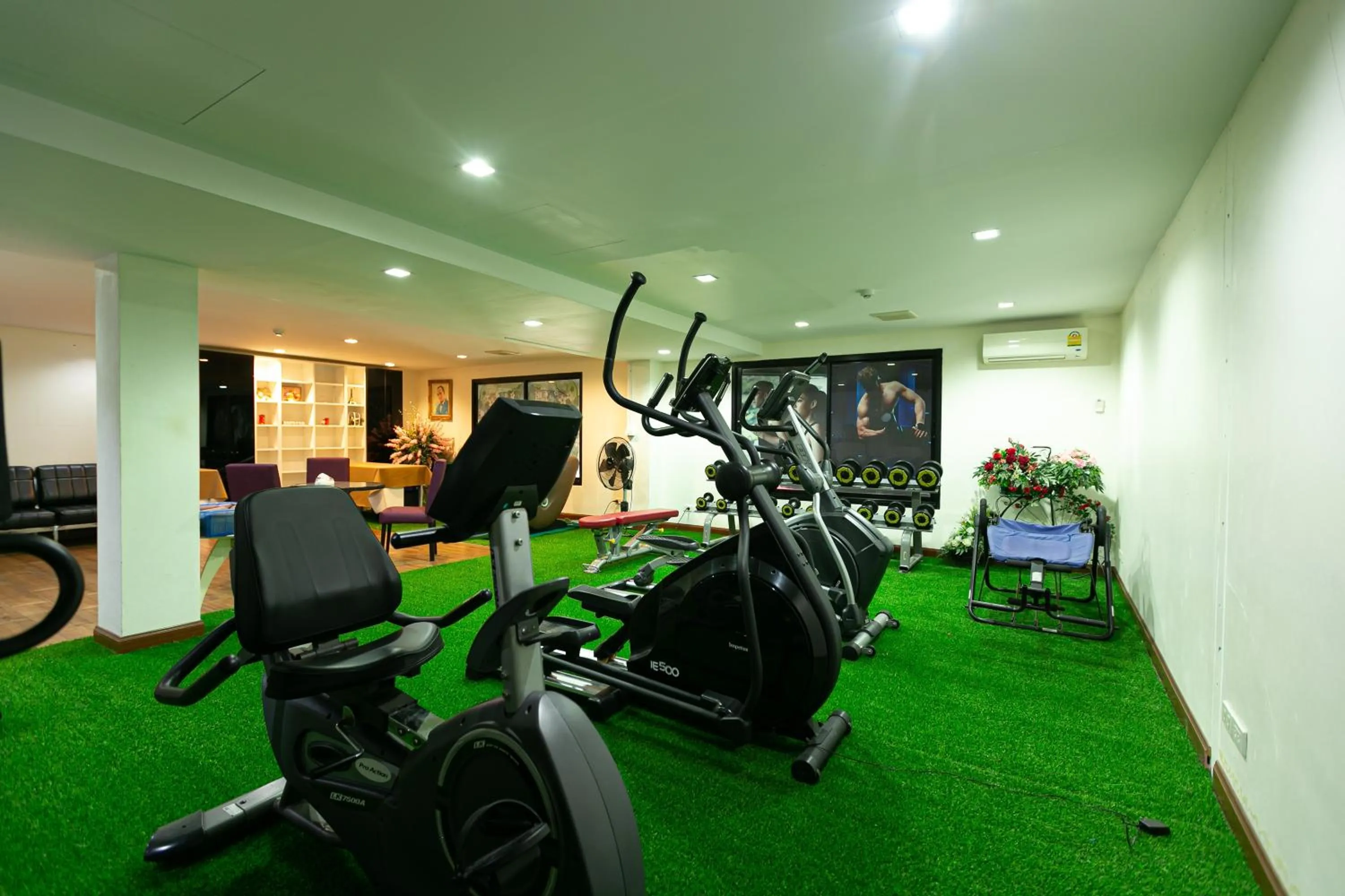 Fitness centre/facilities in Grand Ratchapruek Hotel