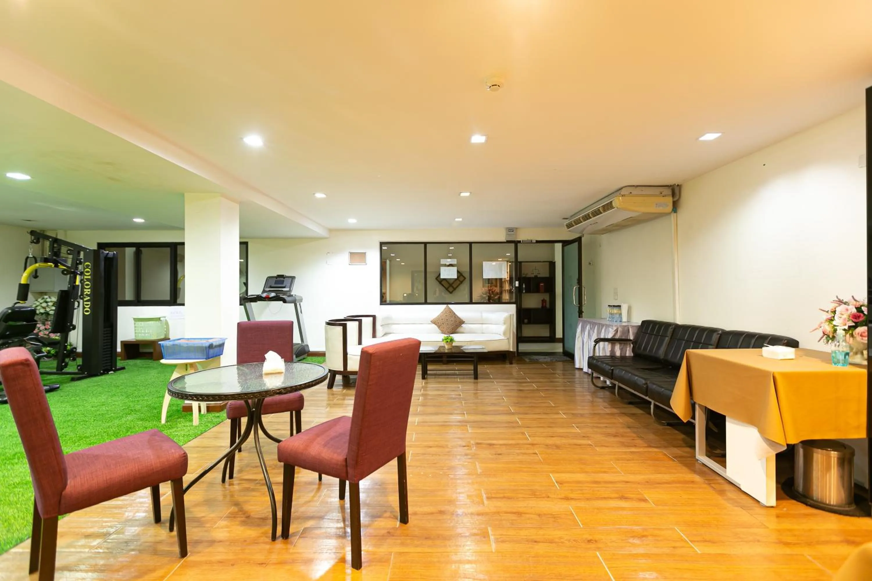 Fitness centre/facilities in Grand Ratchapruek Hotel