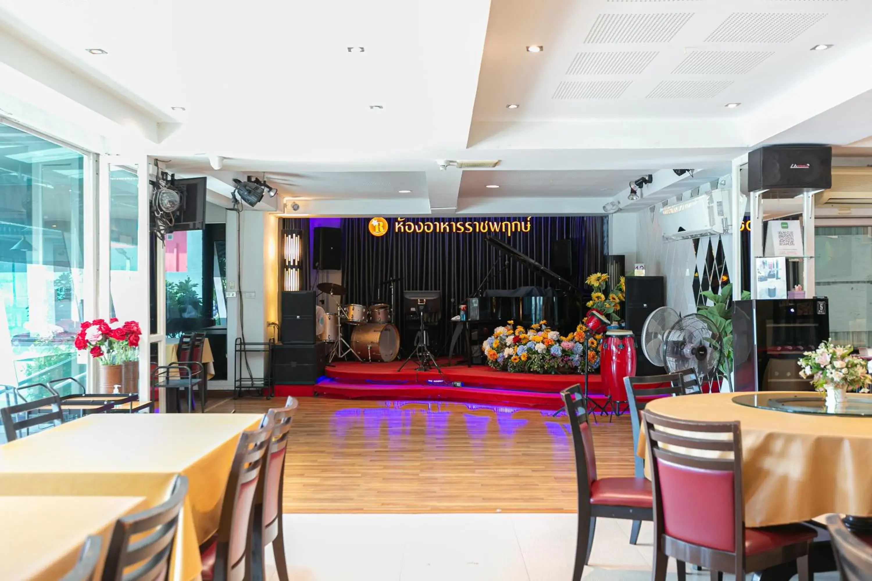 Restaurant/places to eat in Grand Ratchapruek Hotel Restaurant/places to eat in Grand Ratchapruek Hotel