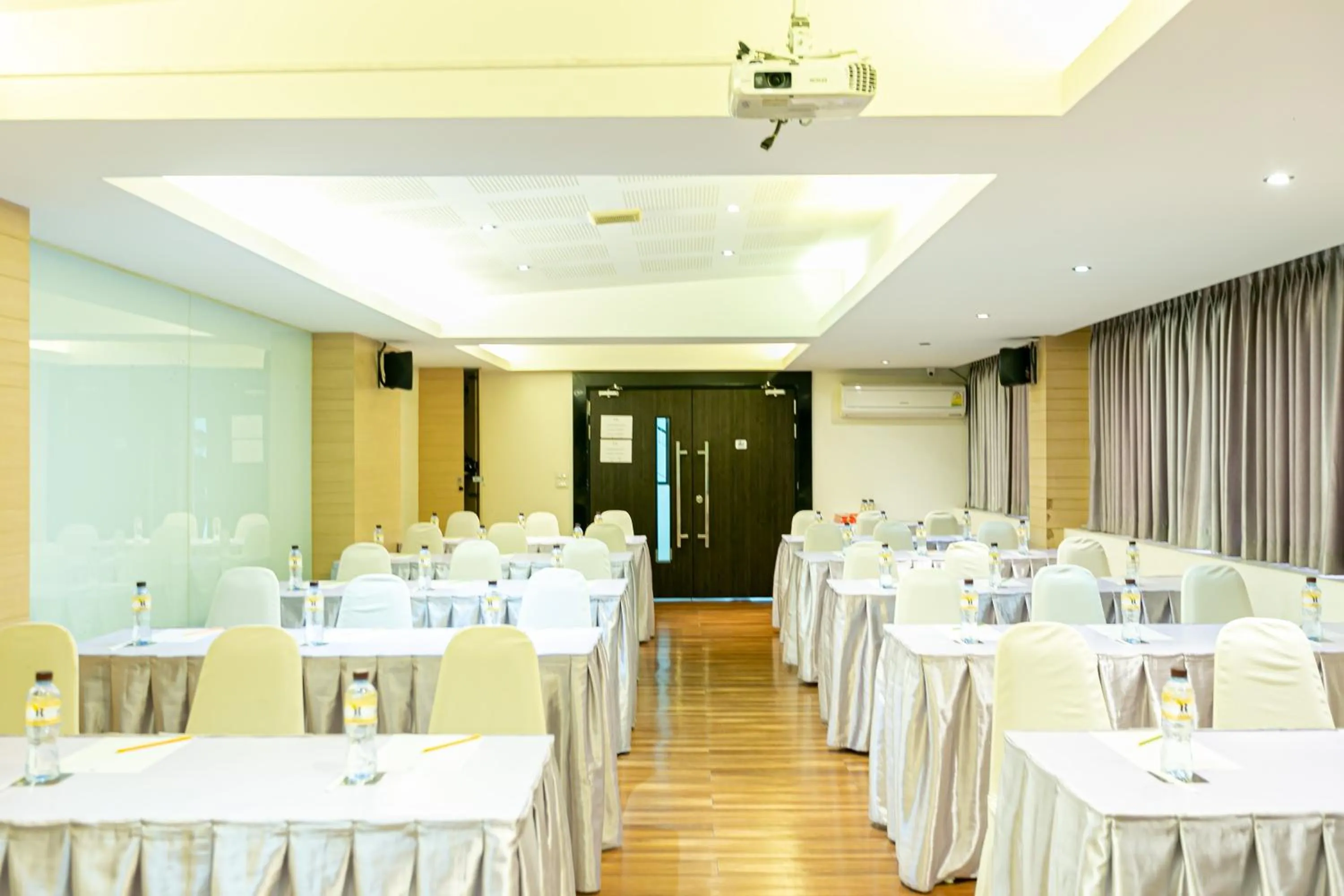 Meeting/conference room in Grand Ratchapruek Hotel