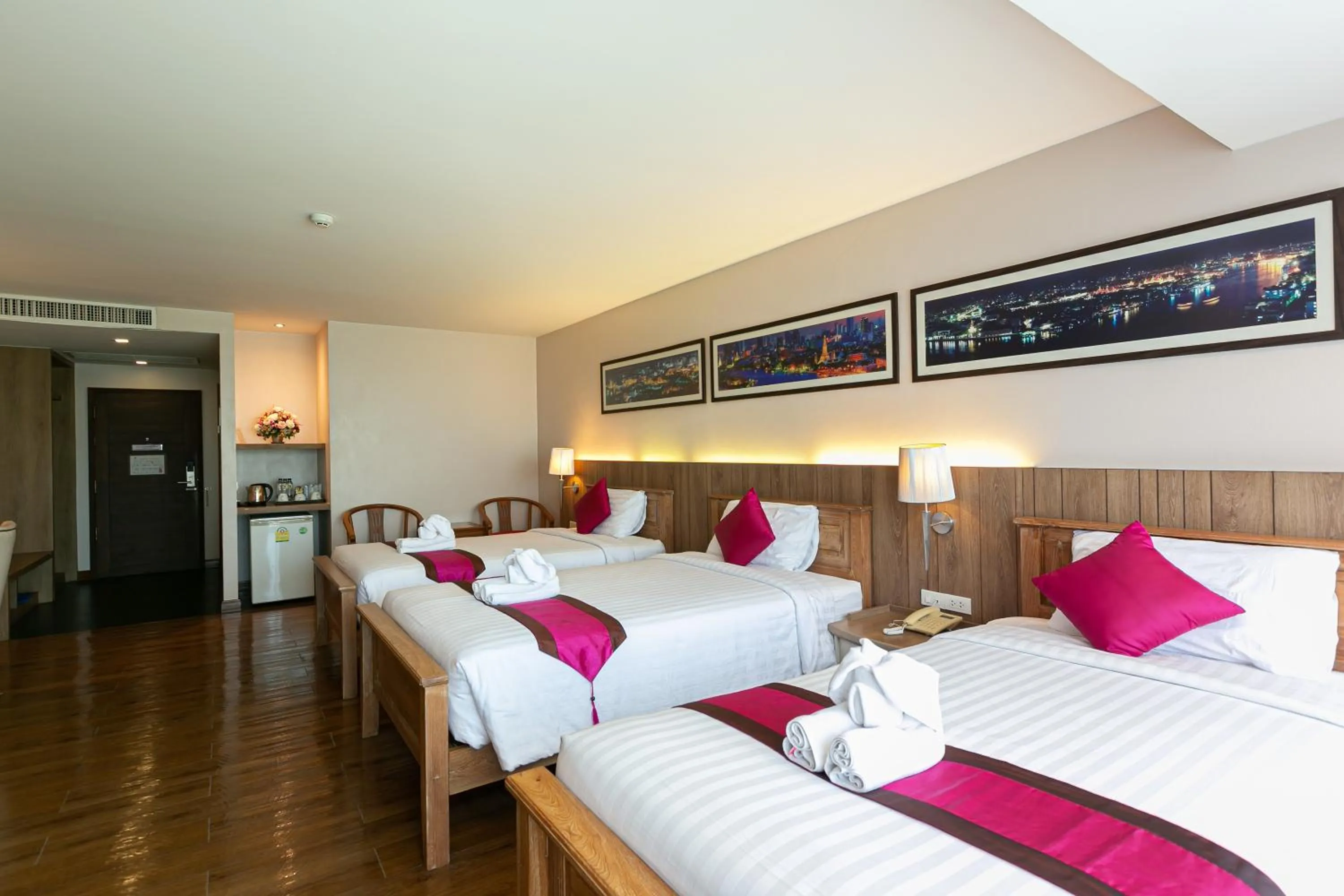 Bed in Grand Ratchapruek Hotel