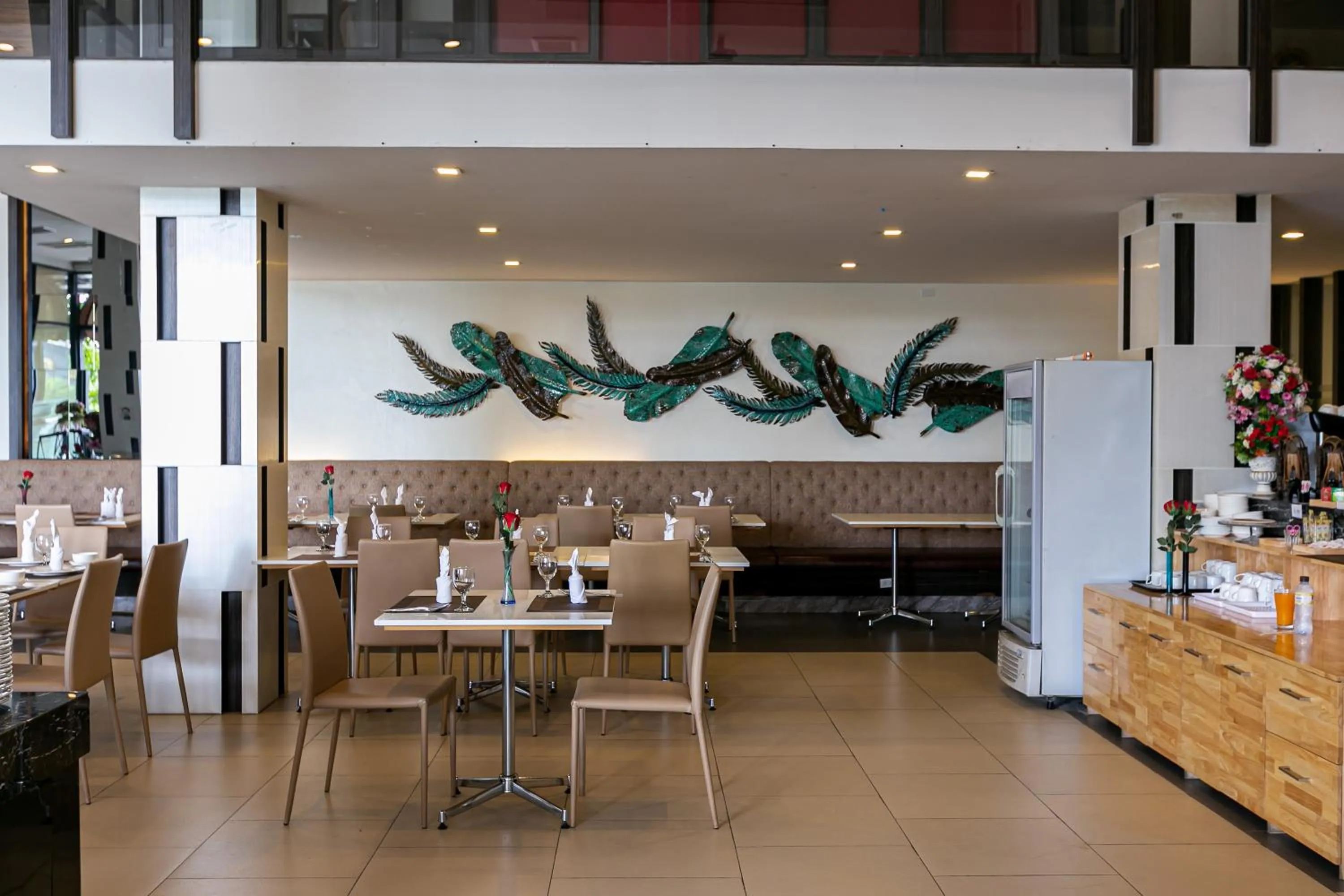 Restaurant/places to eat in Grand Ratchapruek Hotel