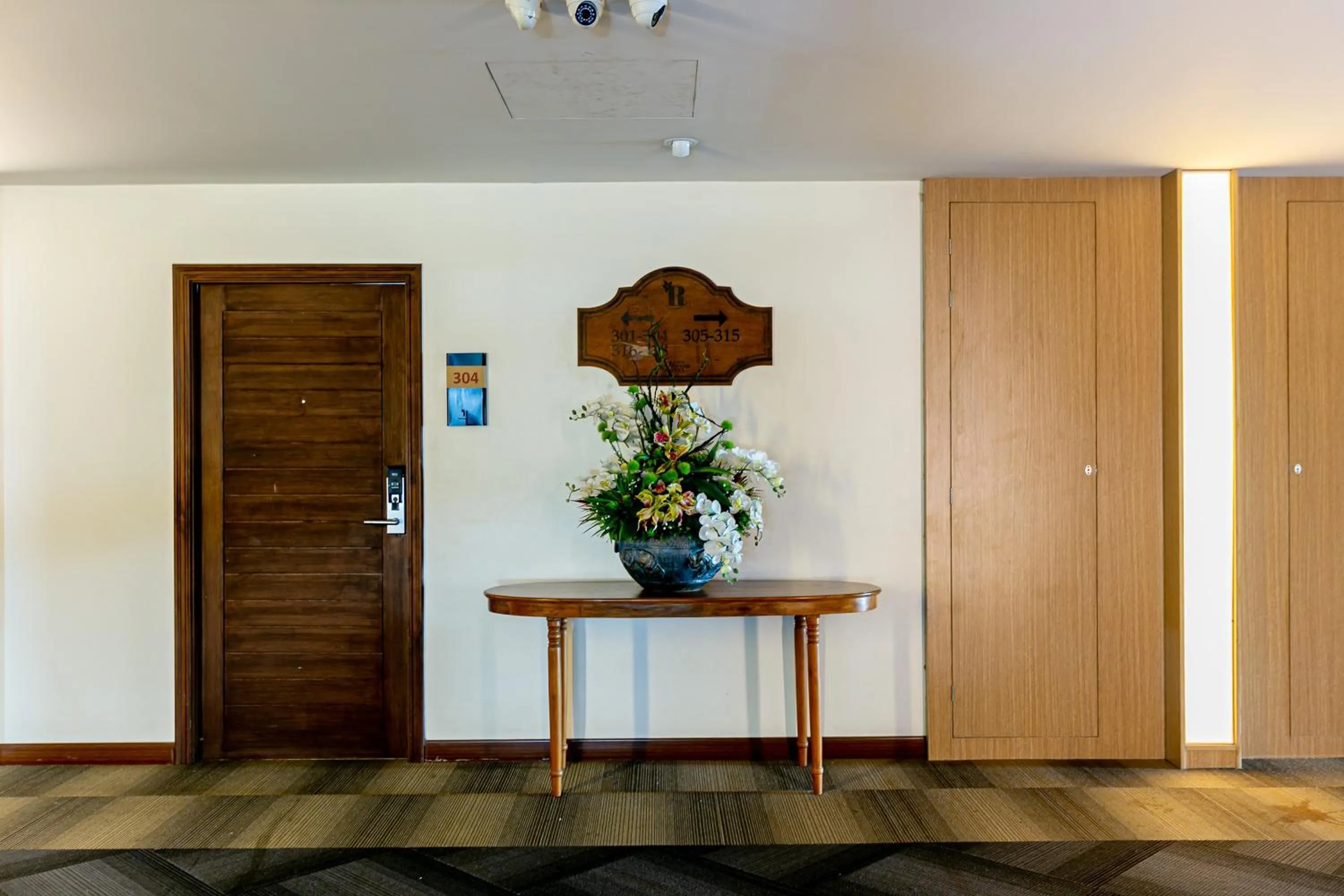 wardrobe in Grand Ratchapruek Hotel