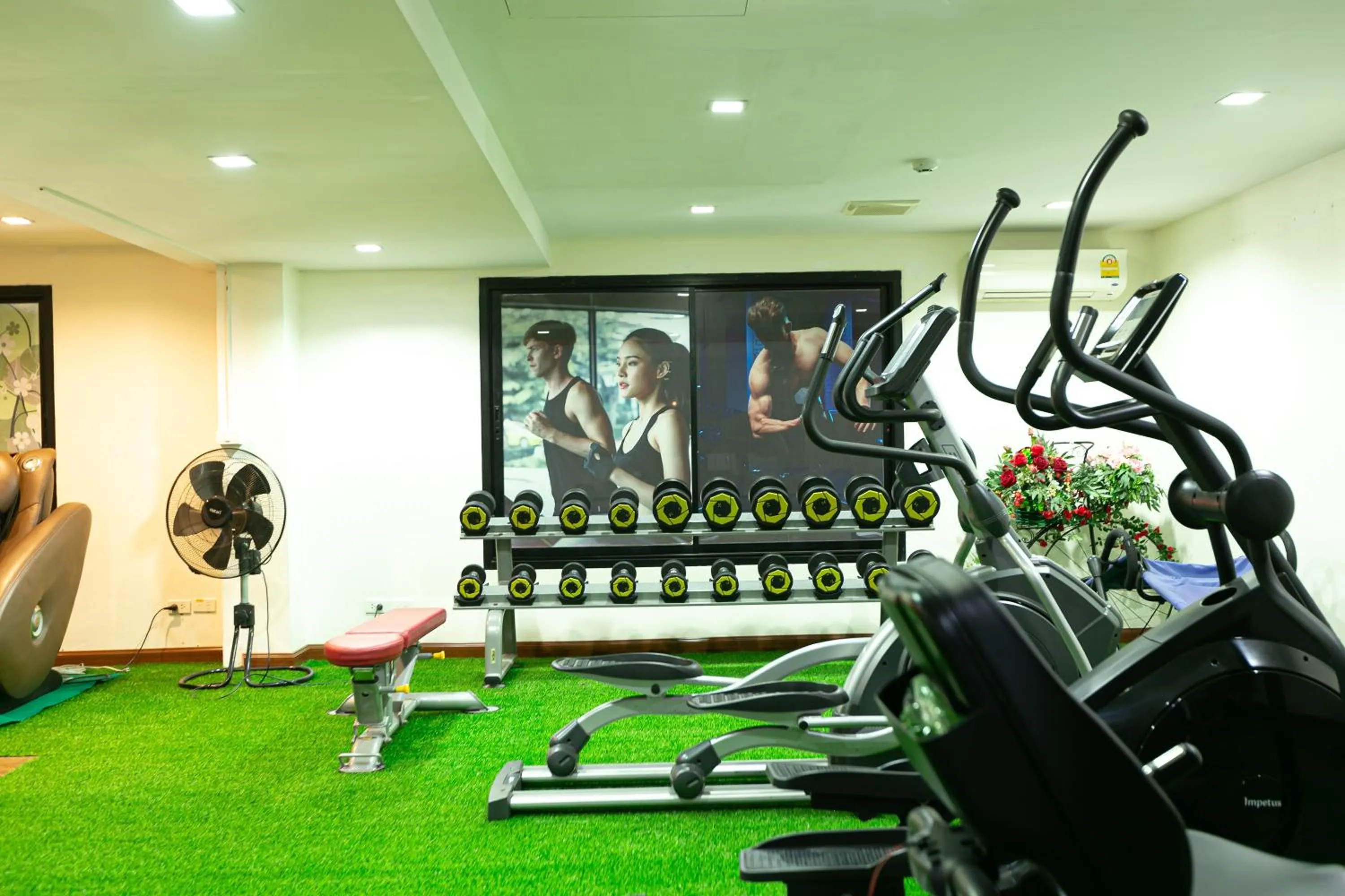 Fitness centre/facilities in Grand Ratchapruek Hotel