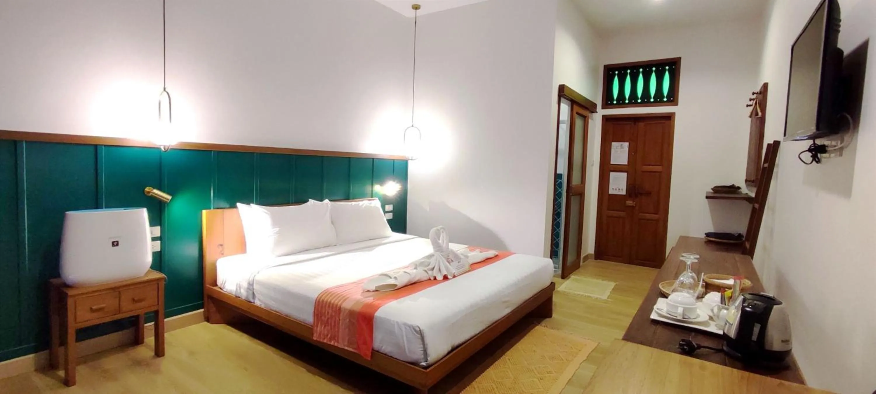 Photo of the whole room, Bed in AuangKham Resort