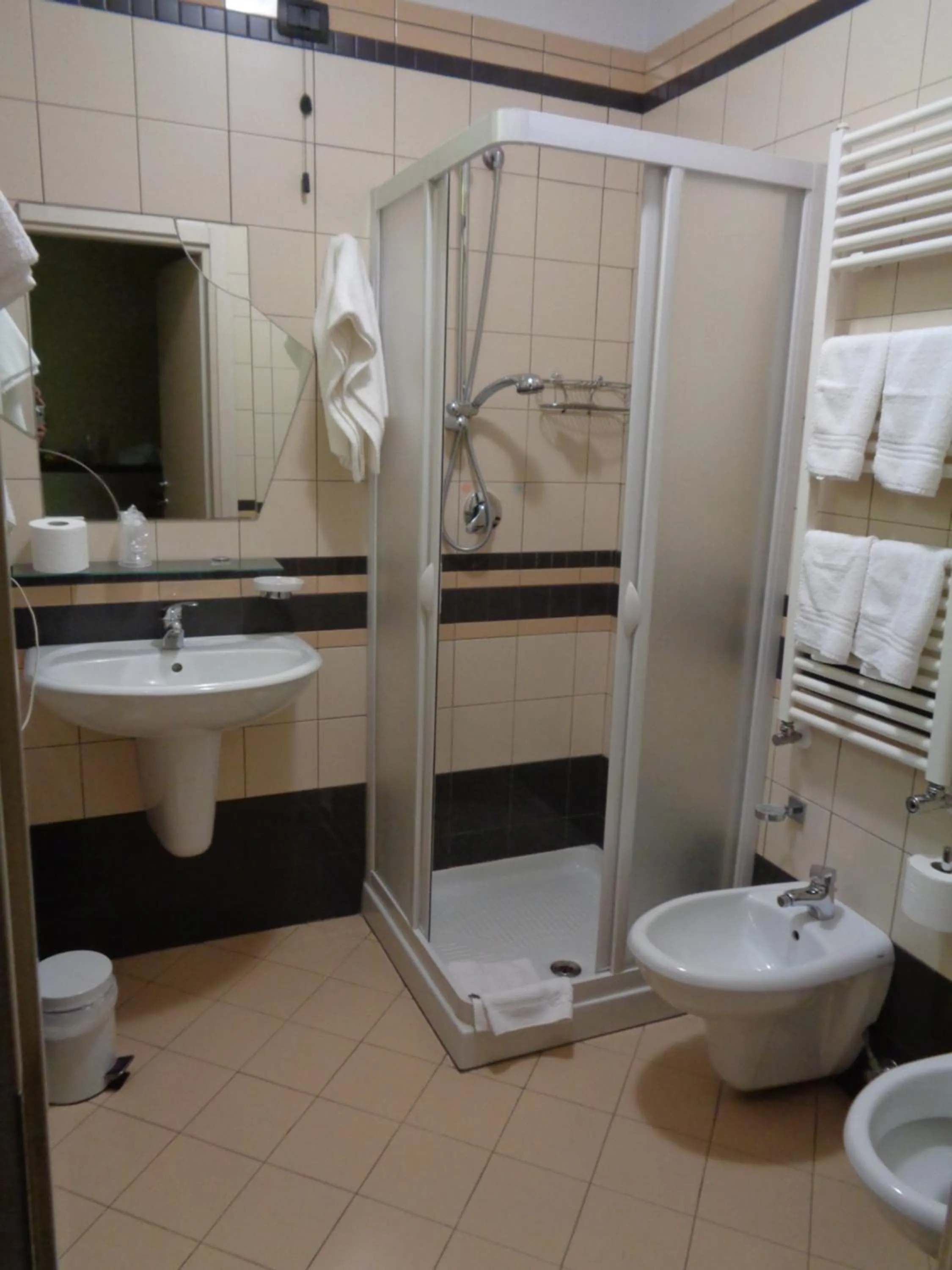 Bathroom in Hotel Airone