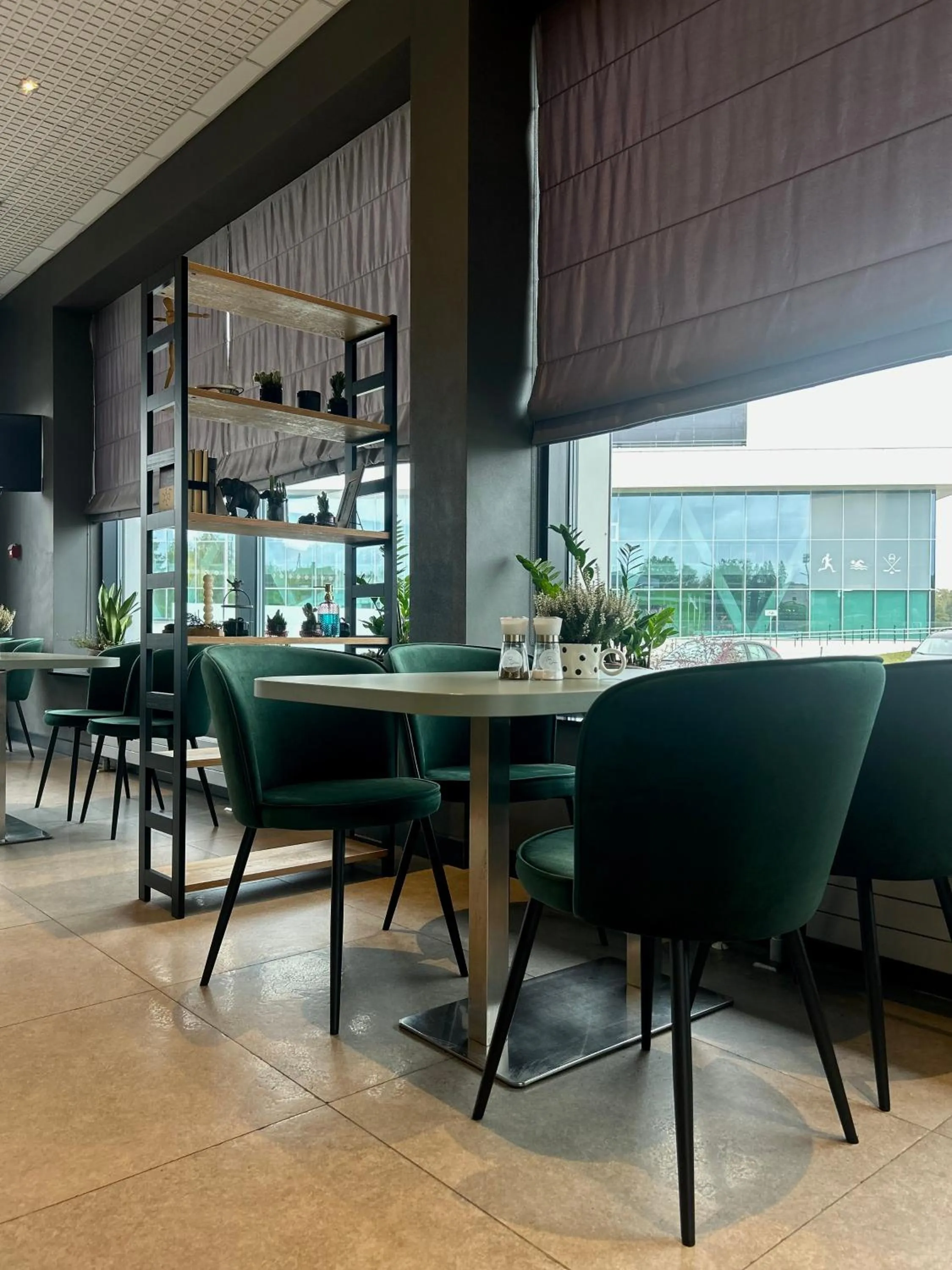 Restaurant/places to eat in Restart