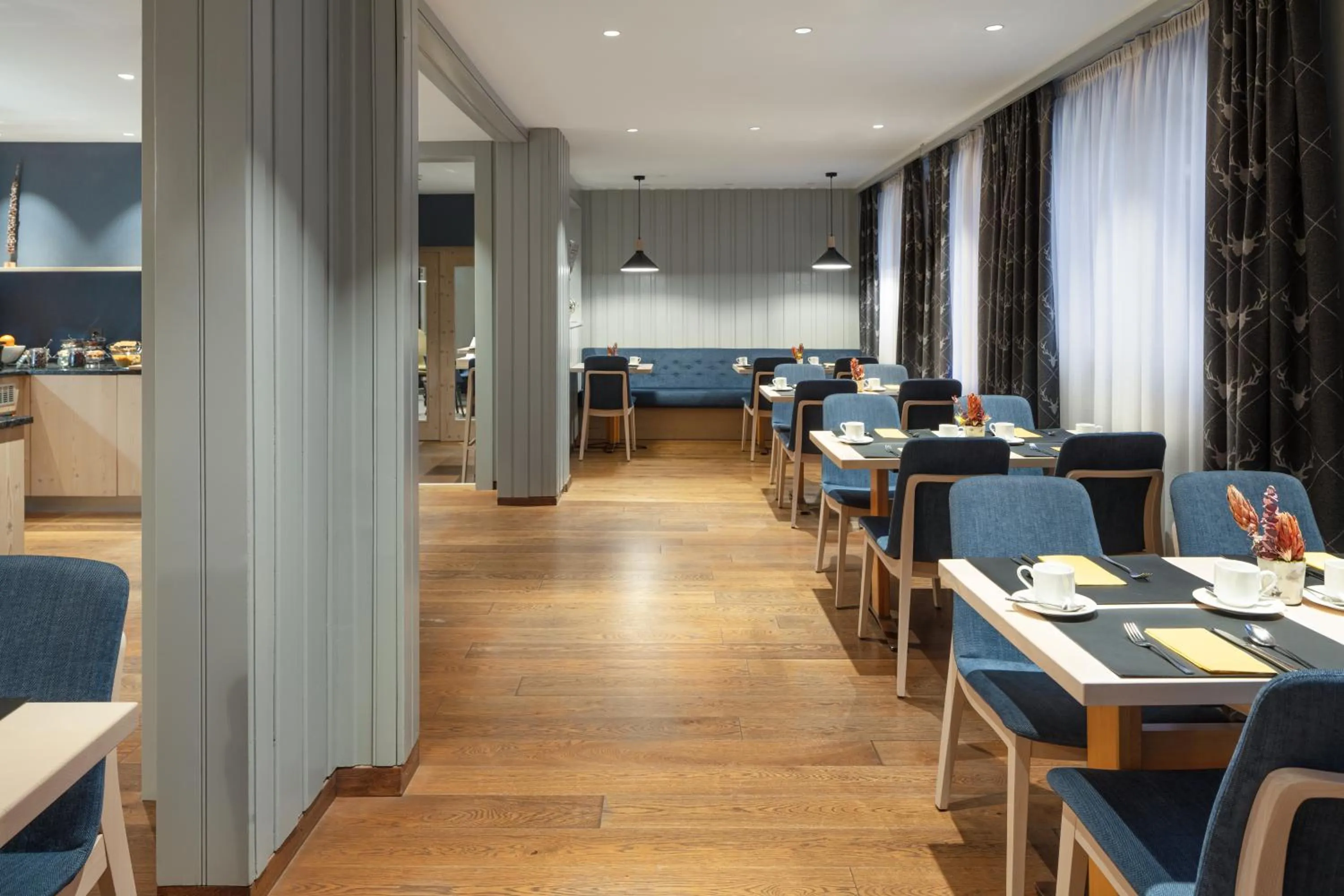 Restaurant/places to eat in Hotel Continental