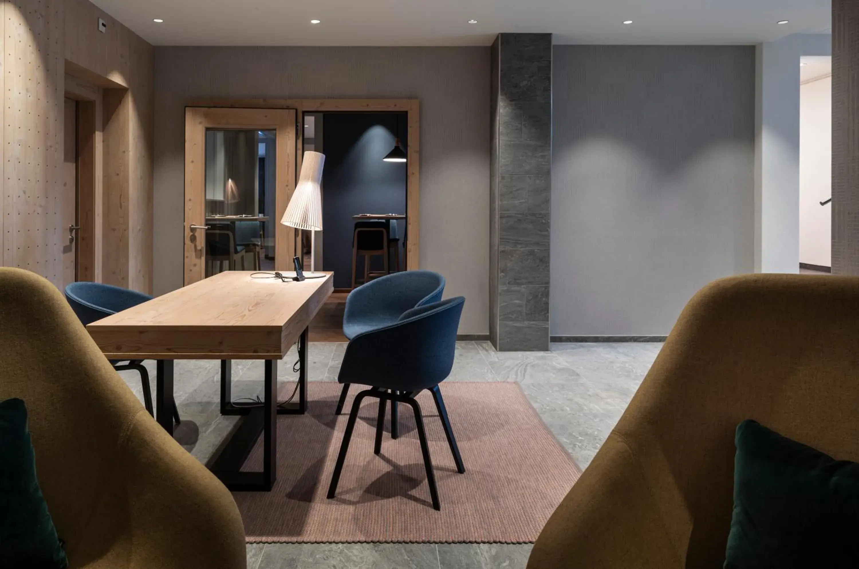 Lobby or reception in Hotel Continental Lobby or reception in Hotel Continental