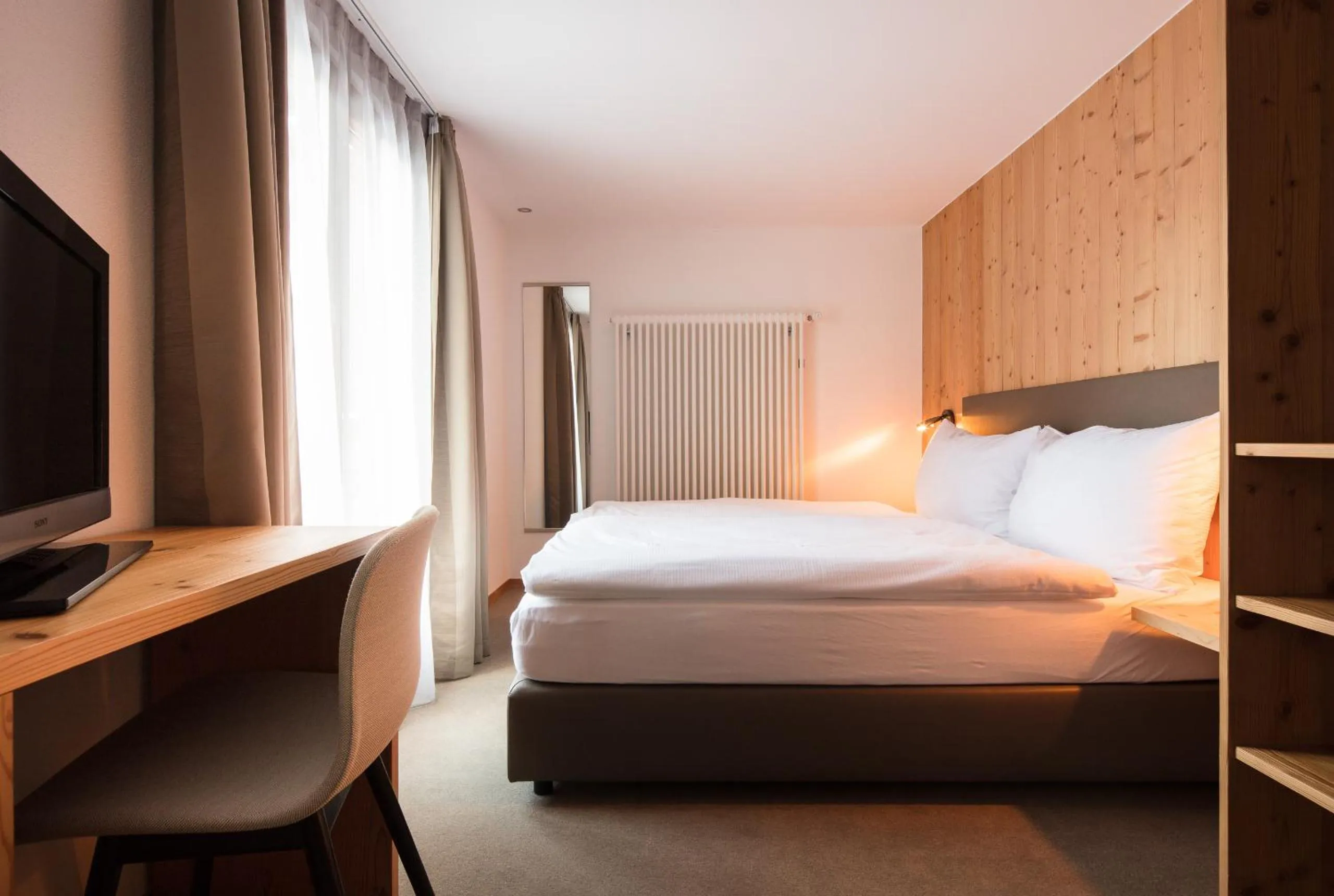 Photo of the whole room, Bed in Hotel Continental