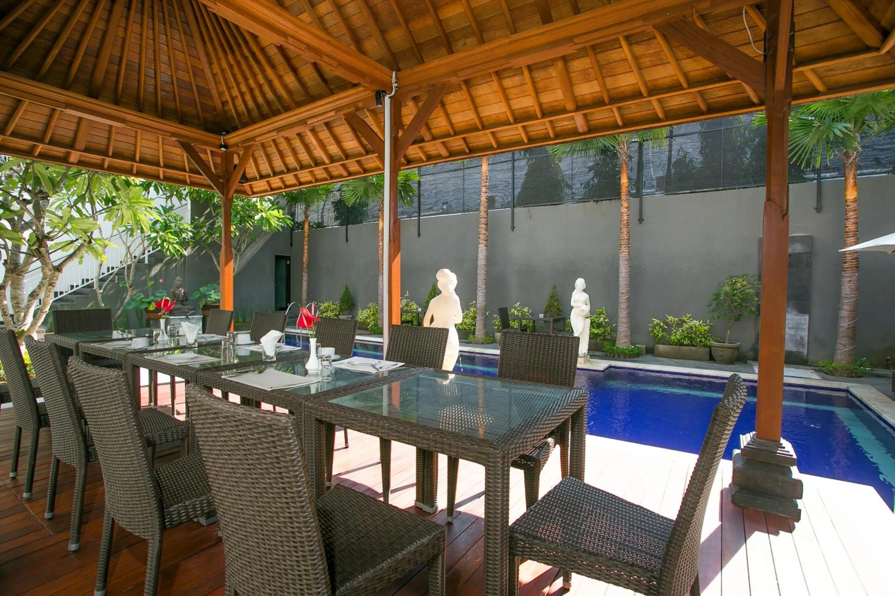 Restaurant/places to eat in The Diana Suite