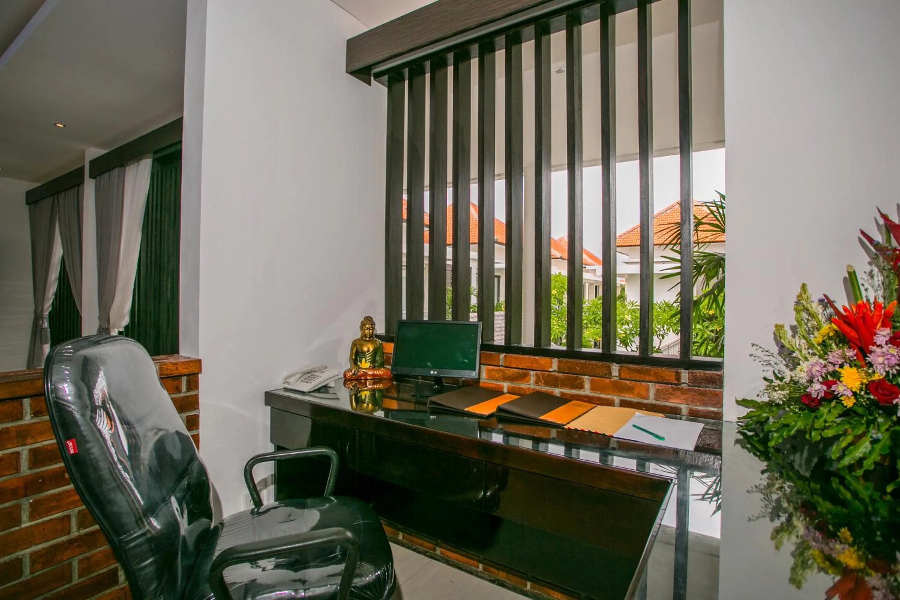 Library in The Diana Suite