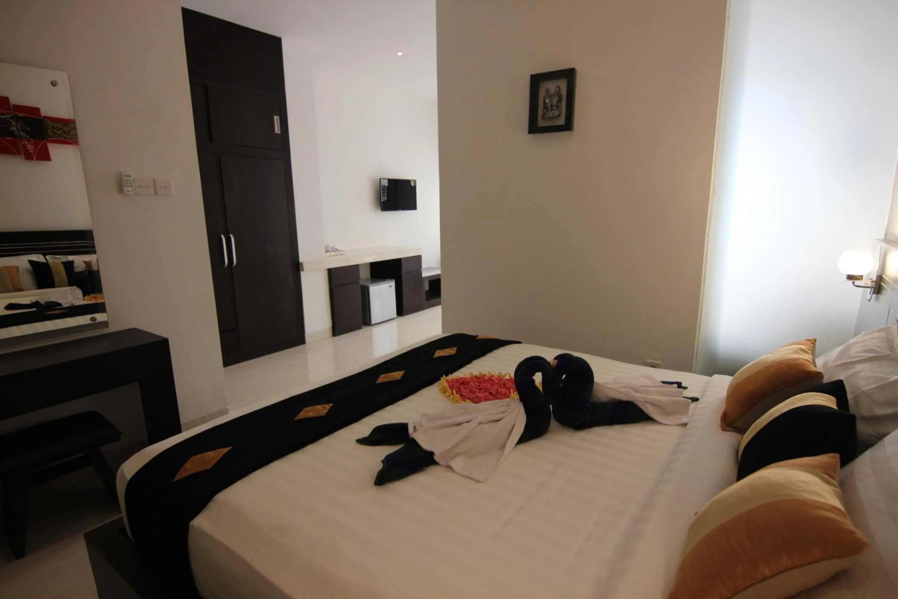 Bathroom, Bed in The Diana Suite