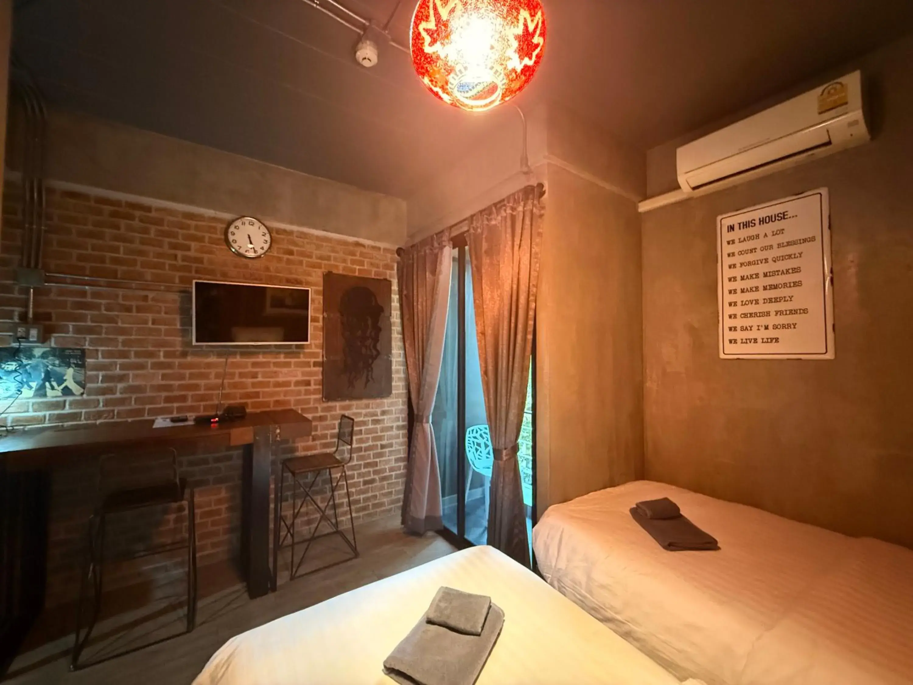 Standard Twin Room in Rent V38 #420 friendly Thailand Standard Twin Room in Rent V38 #420 friendly Thailand