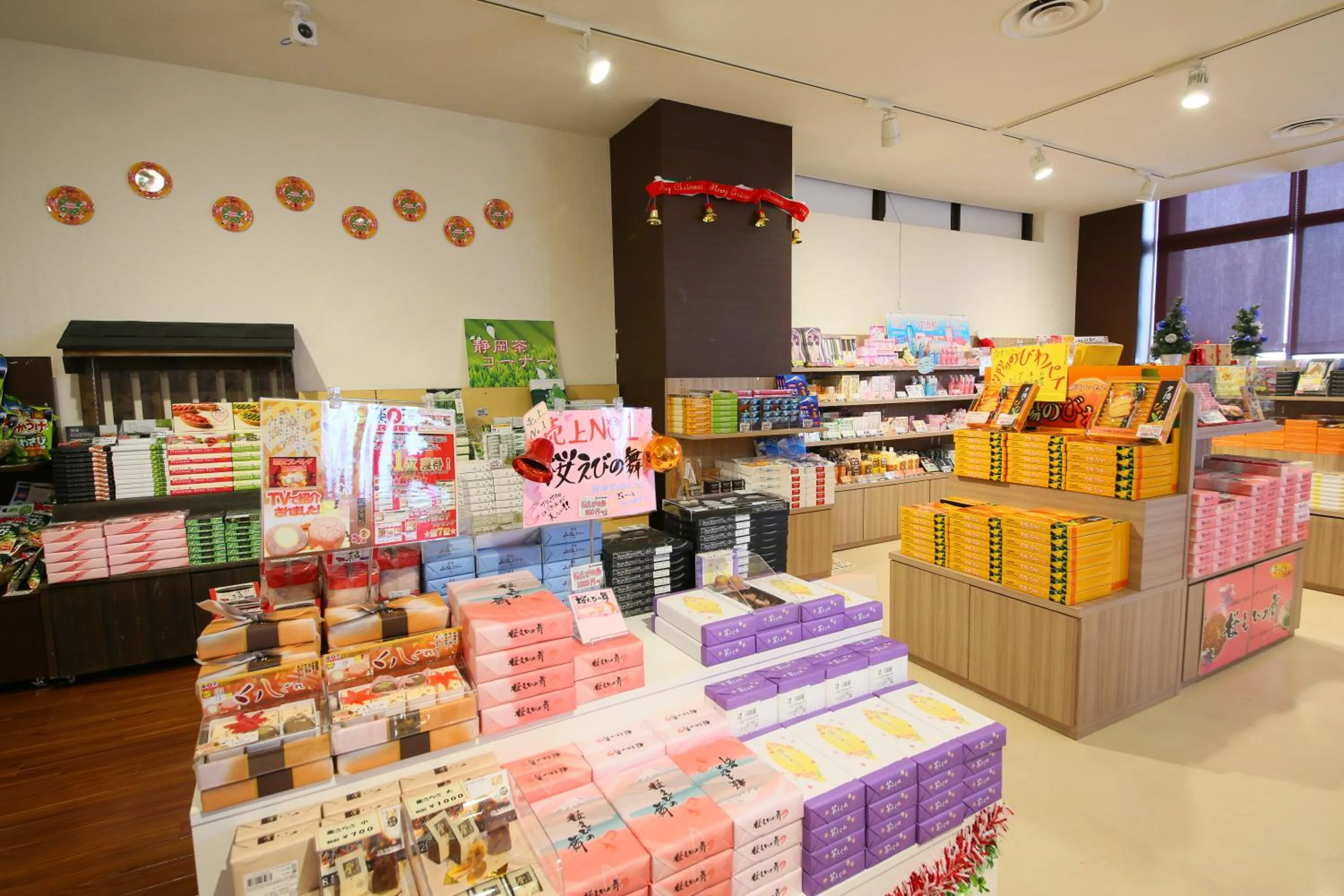 On-site shops in Ooedo Onsen Monogatari Toi Marine Hotel