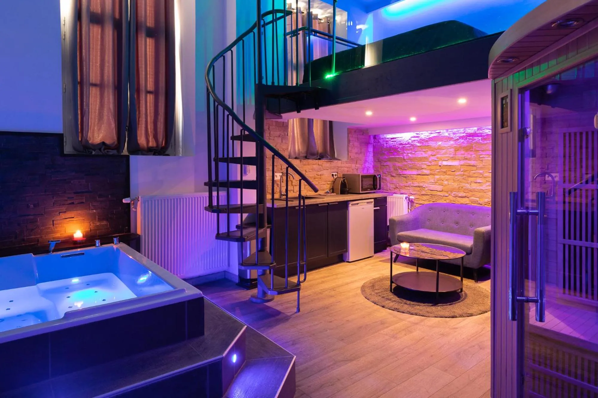 Deluxe One-Bedroom Apartment in Spa-privatif