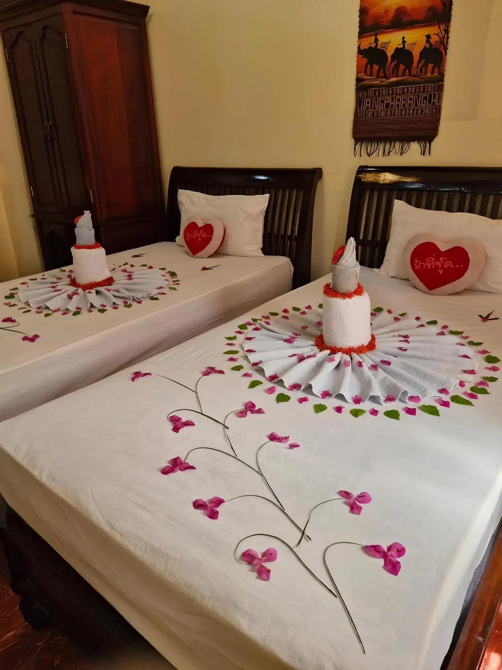 Deluxe Twin Room in Sakura Wood House Deluxe Twin Room in Sakura Wood House