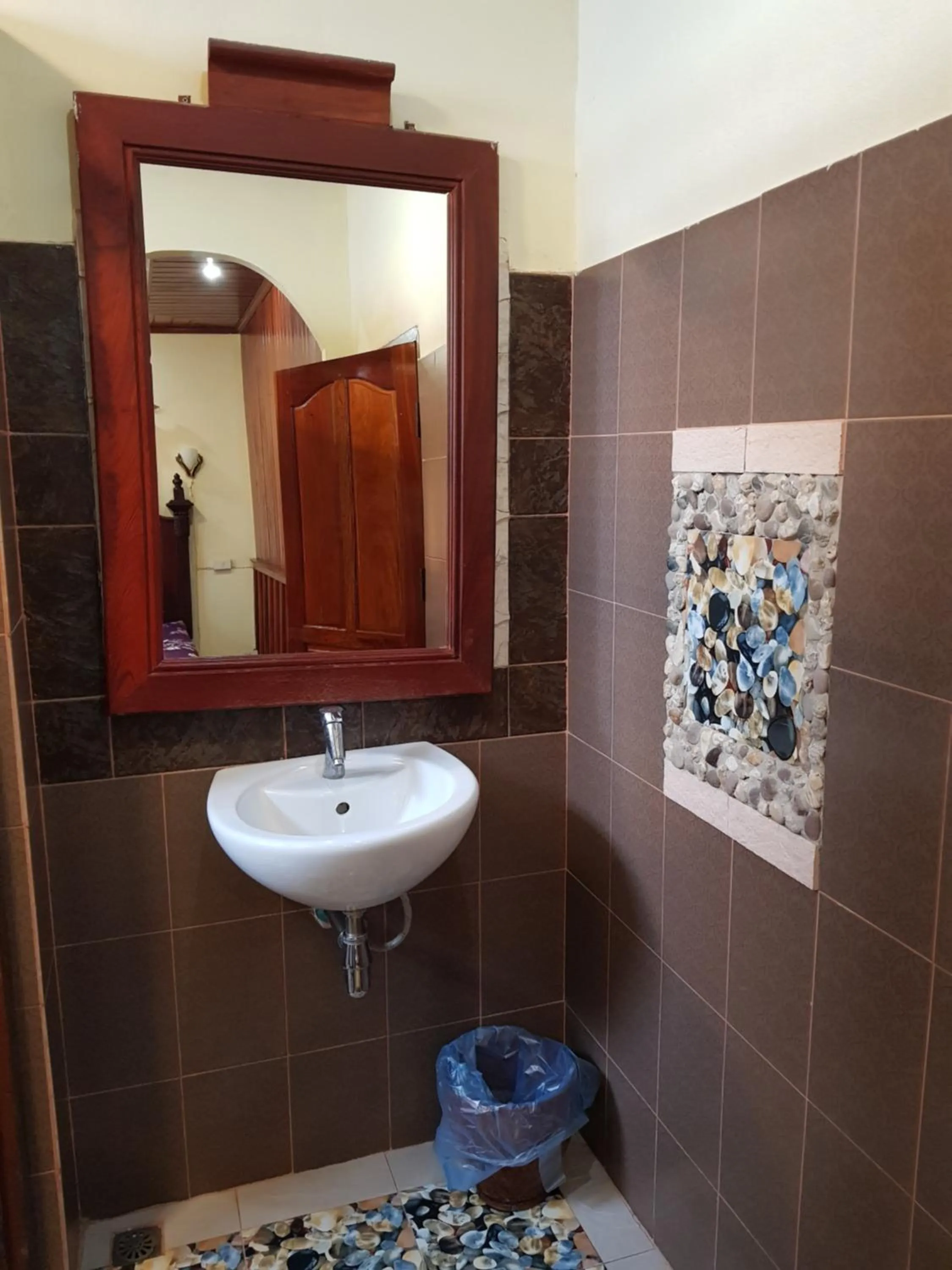 Shower in Sakura Wood House