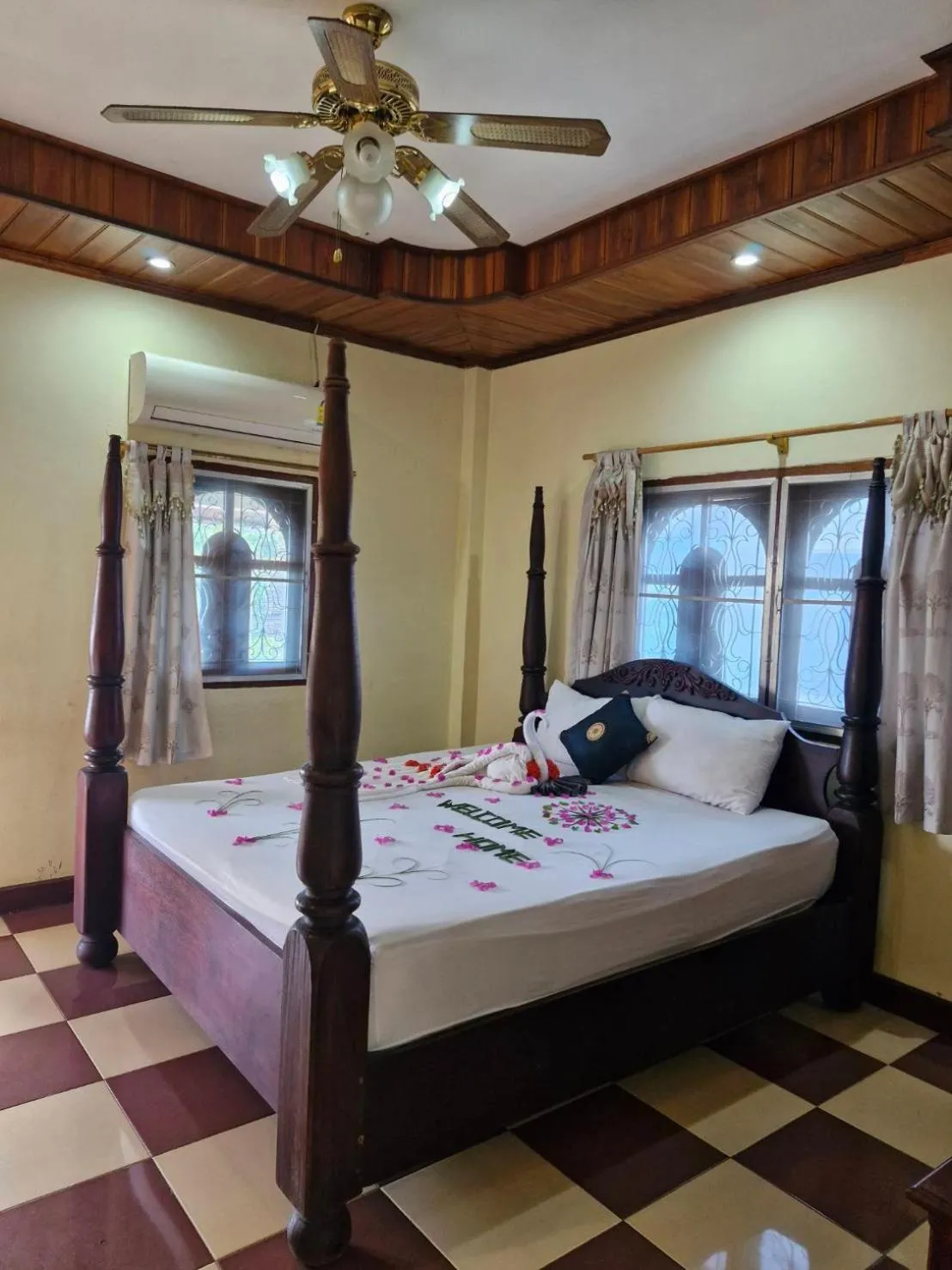 Bed in Sakura Wood House