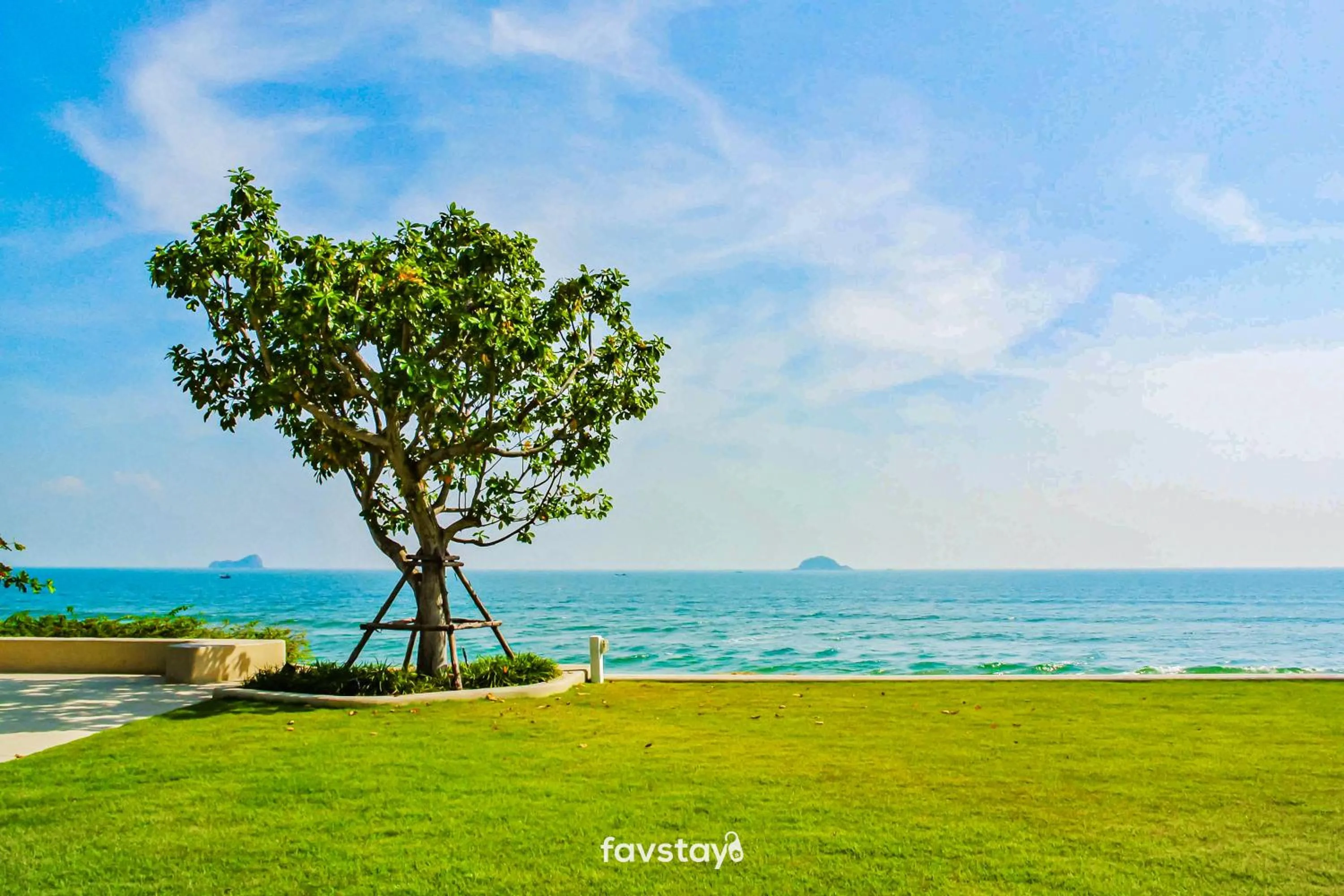 Beach in Chelona Hua Hin by Favstay
