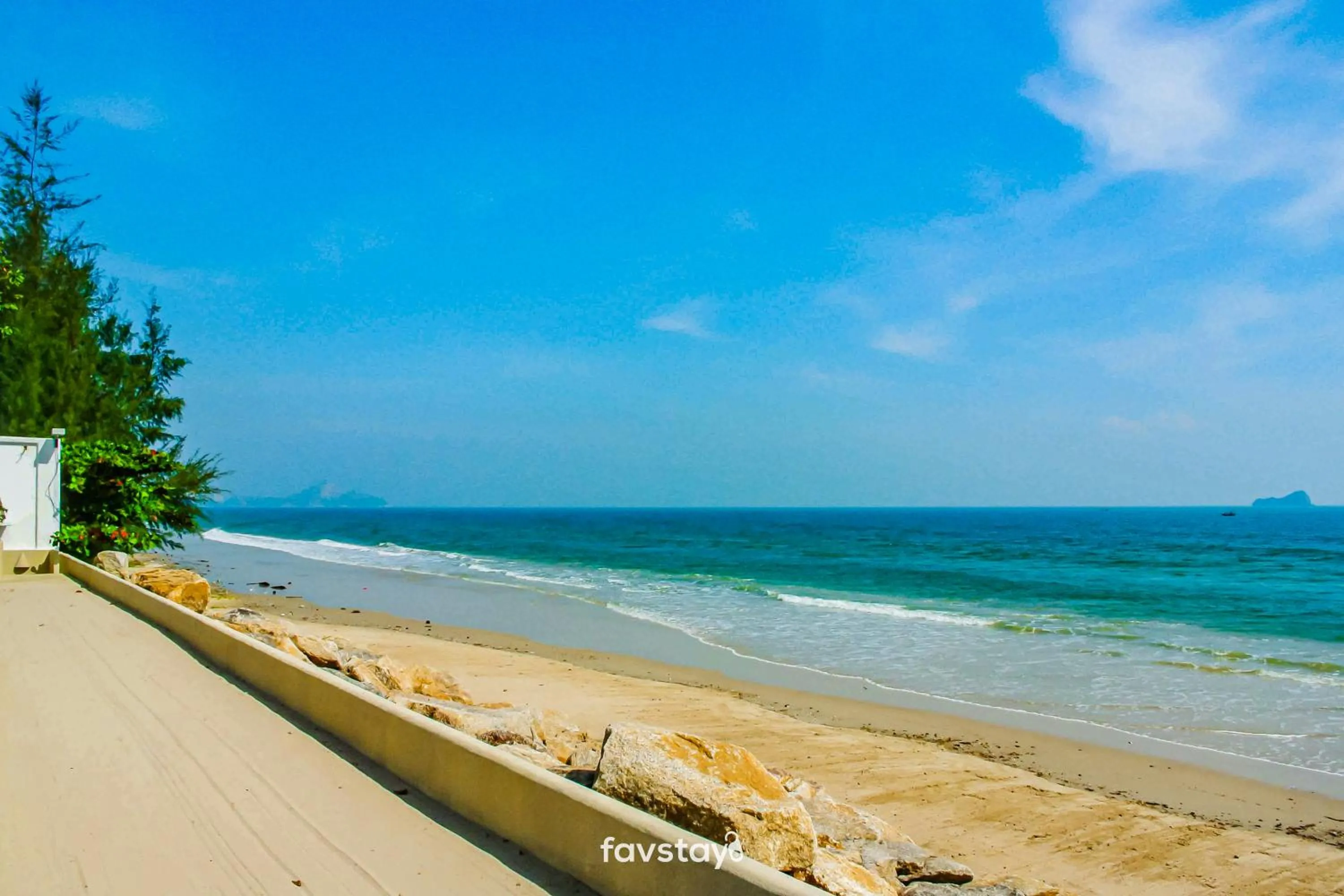 Beach in Chelona Hua Hin by Favstay