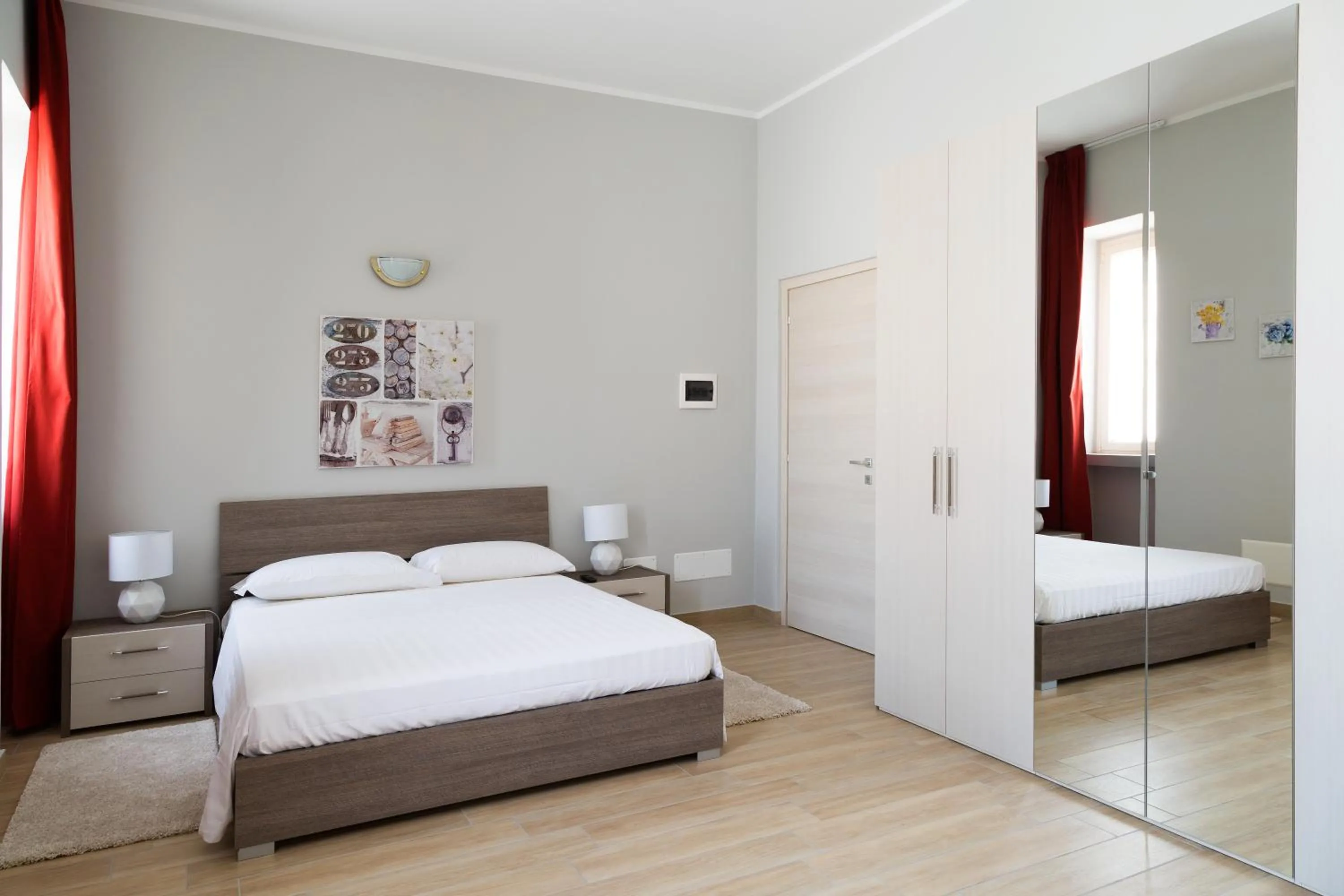Photo of the whole room, Bed in La Viscontina