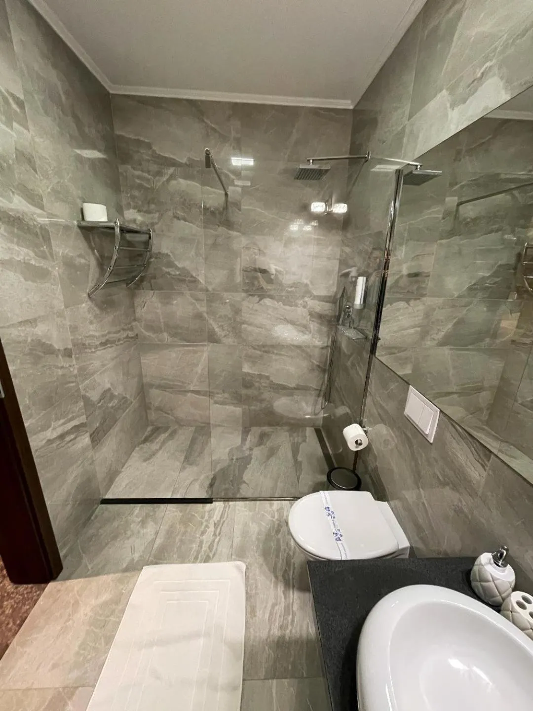 Queen Room - single occupancy in J'adore Boutique Hotel