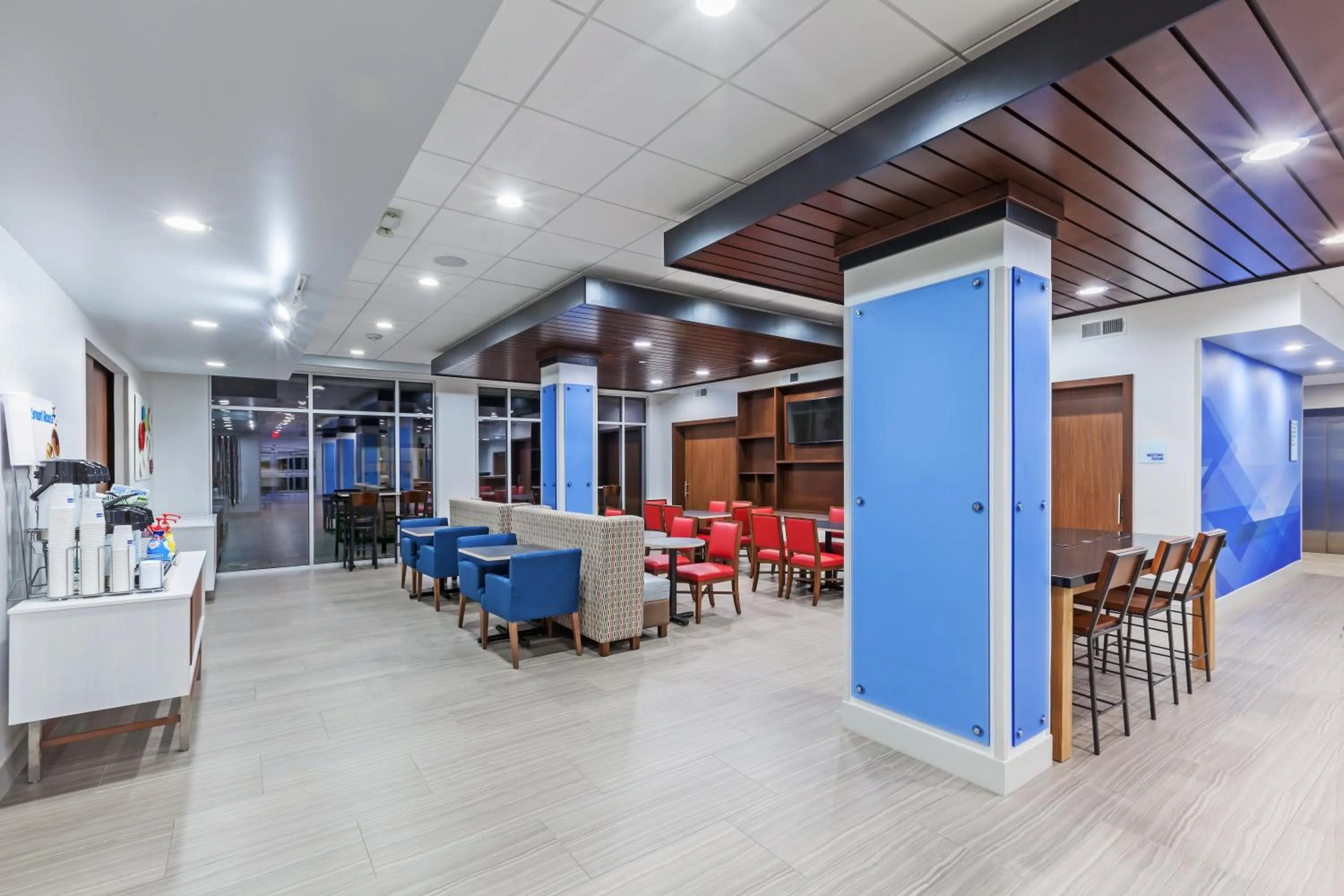 Breakfast in Holiday Inn Express & Suites - Coffeyville by IHG