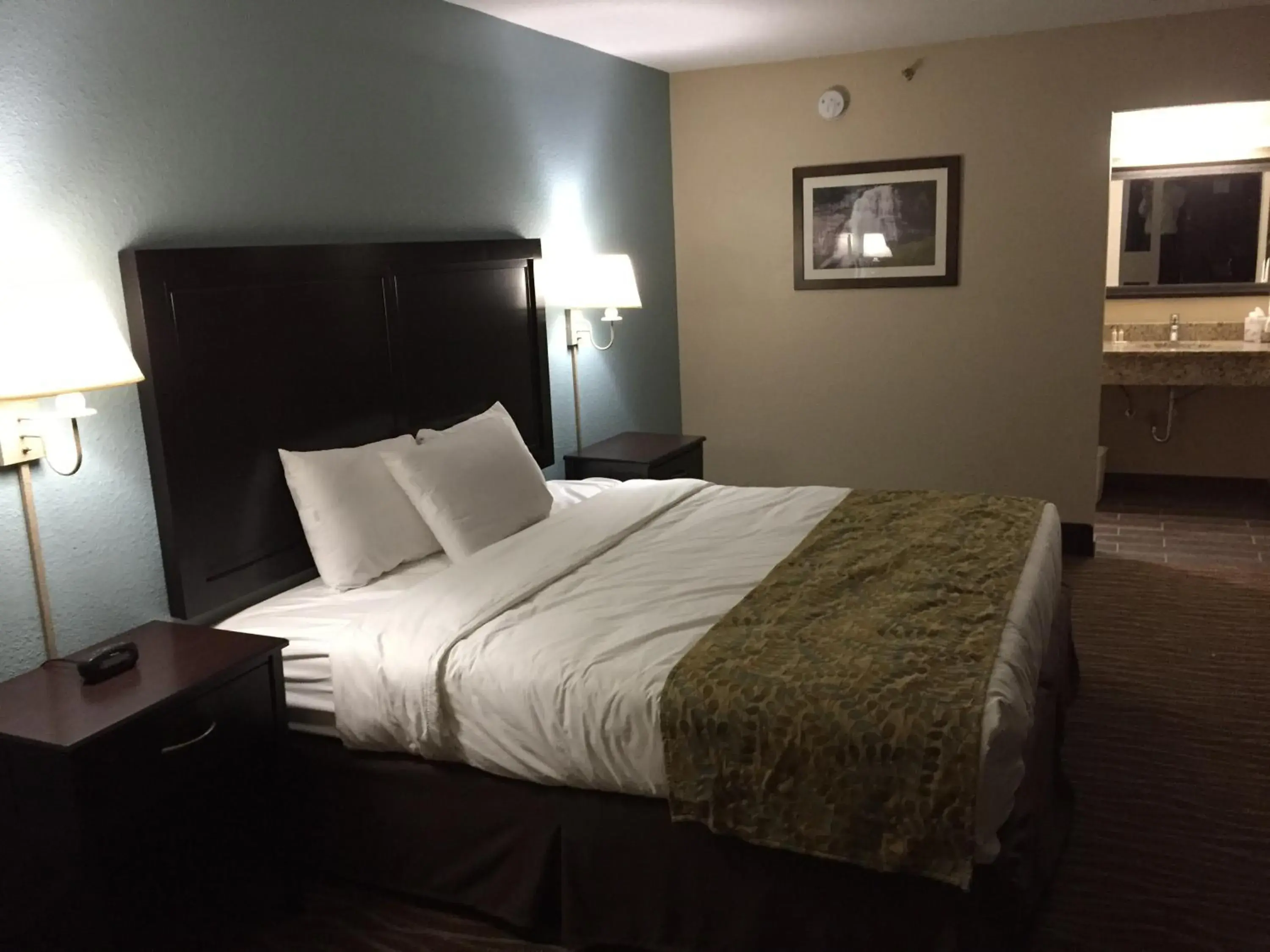 Photo of the whole room, Room Photo in Cascades Mountain Resort, Ascend Hotel Collection