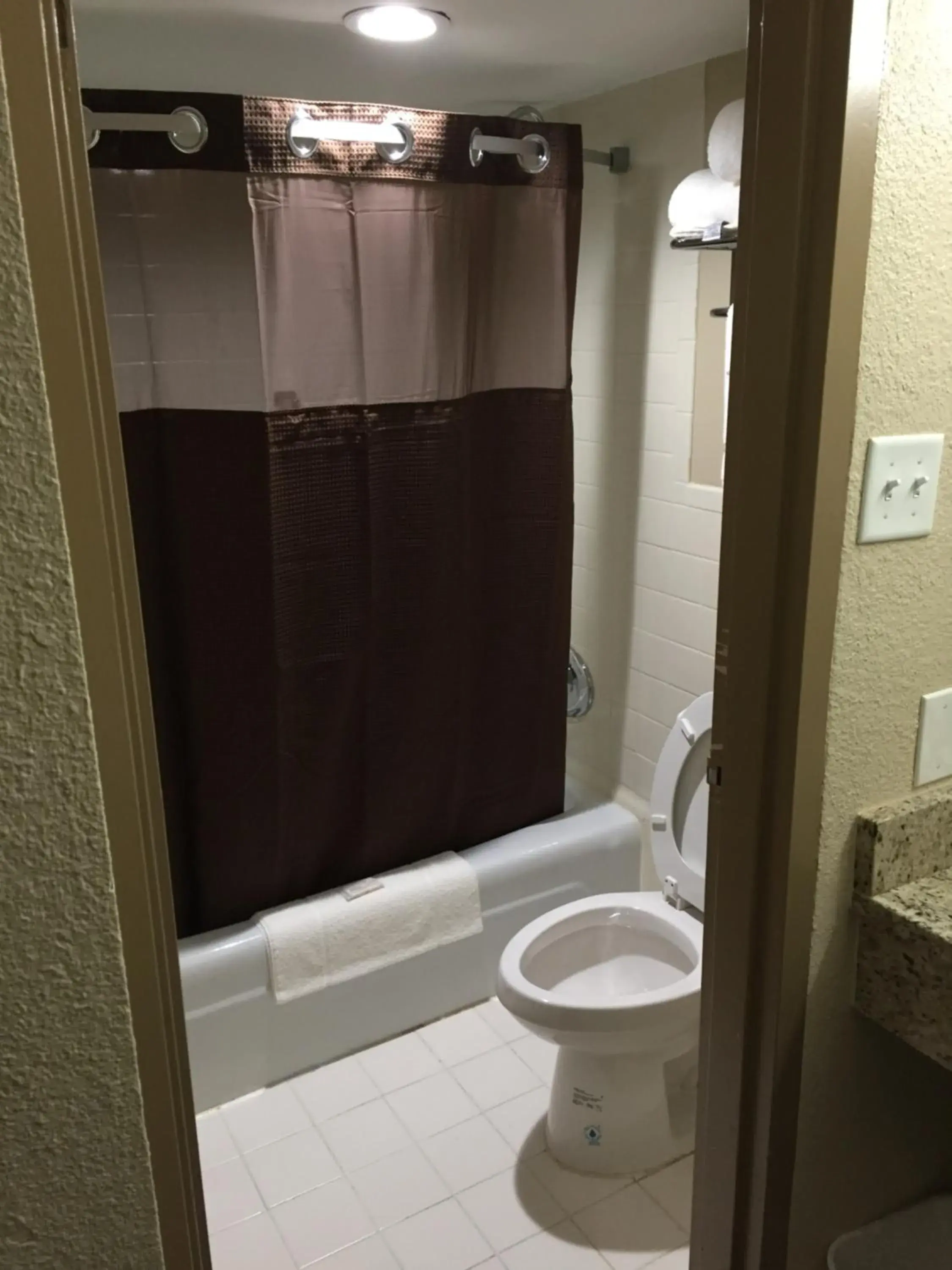 Shower, Bathroom in Cascades Mountain Resort, Ascend Hotel Collection