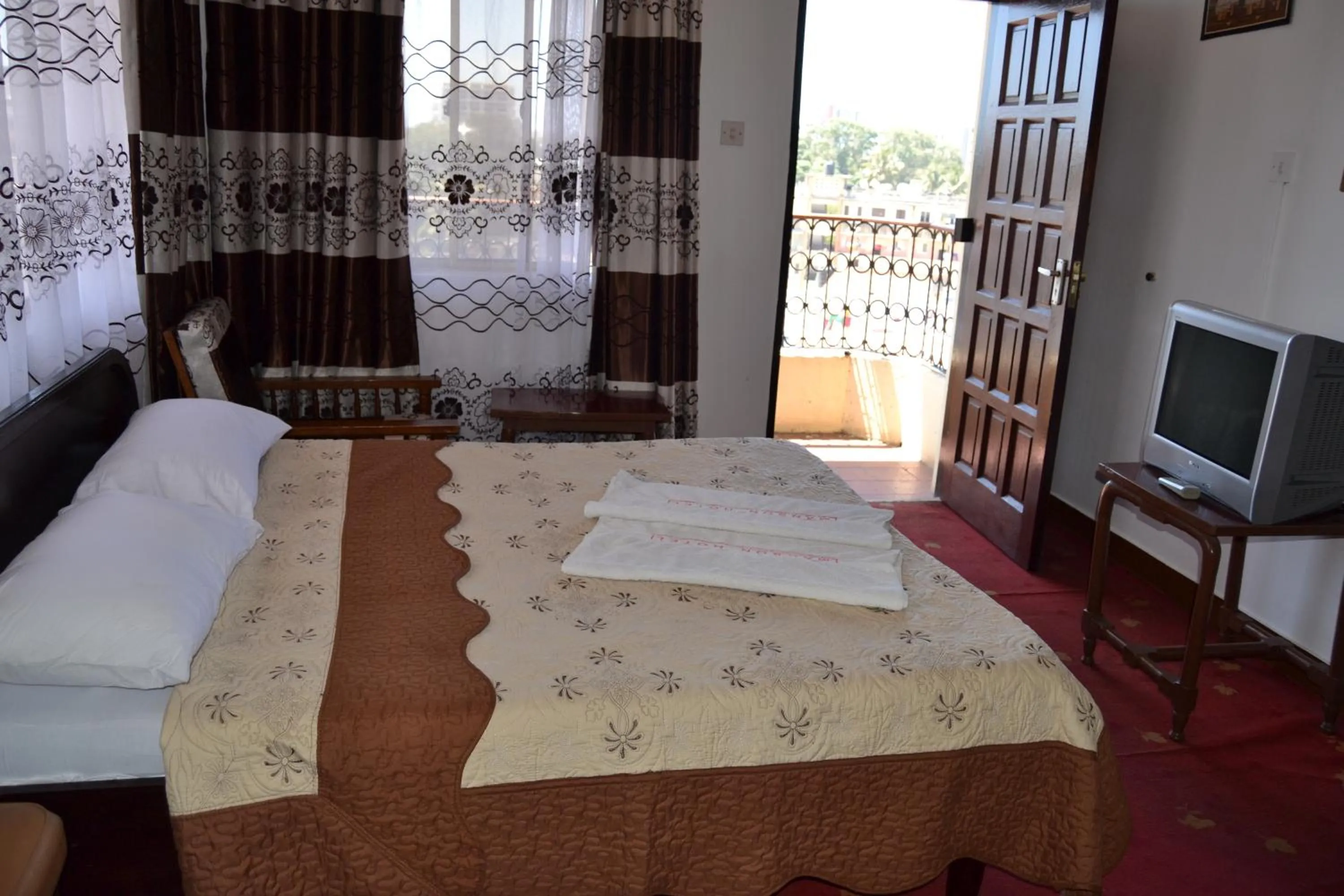 Photo of the whole room, Bed in Manson Hotel