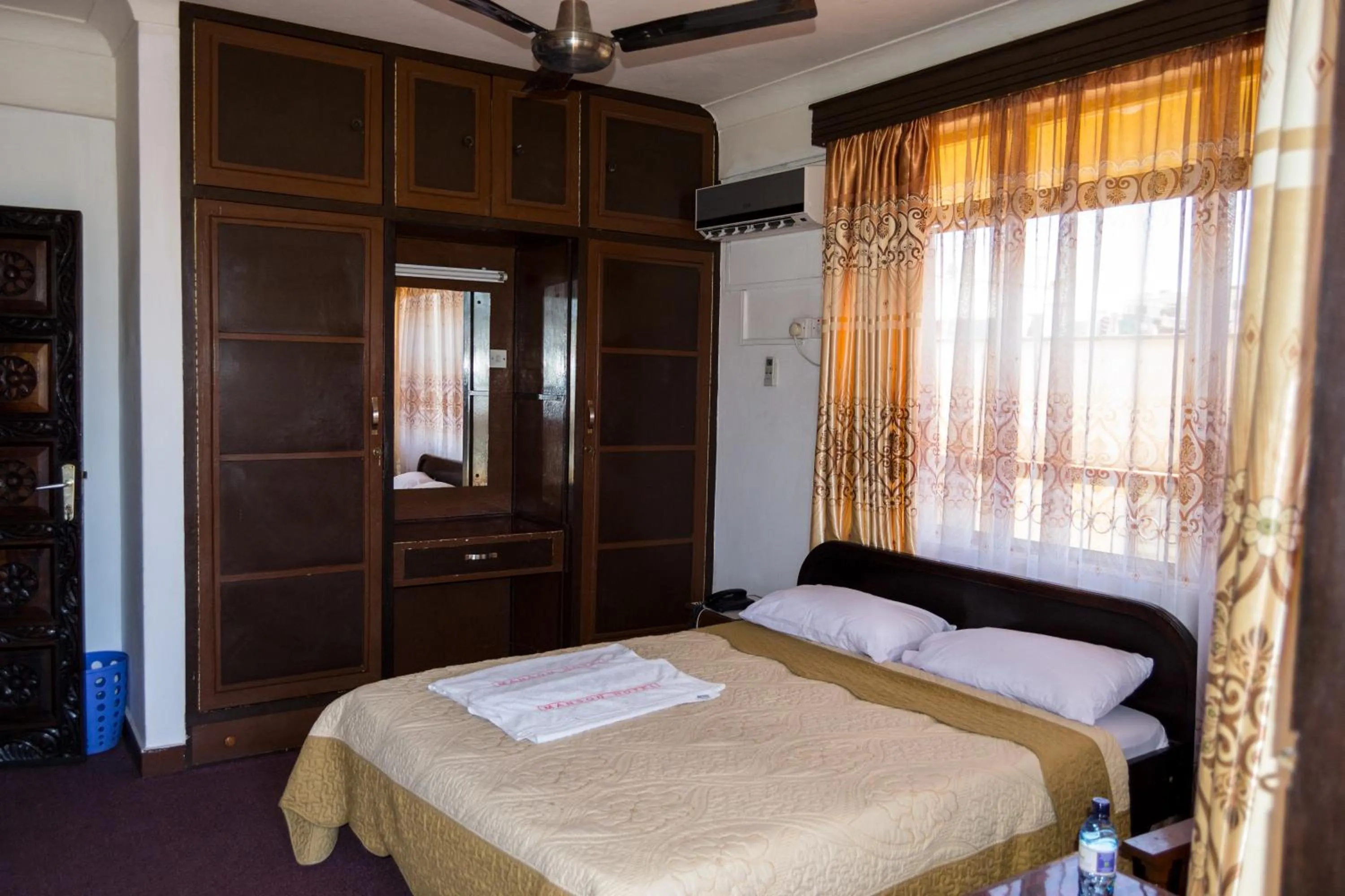 Photo of the whole room, Bed in Manson Hotel