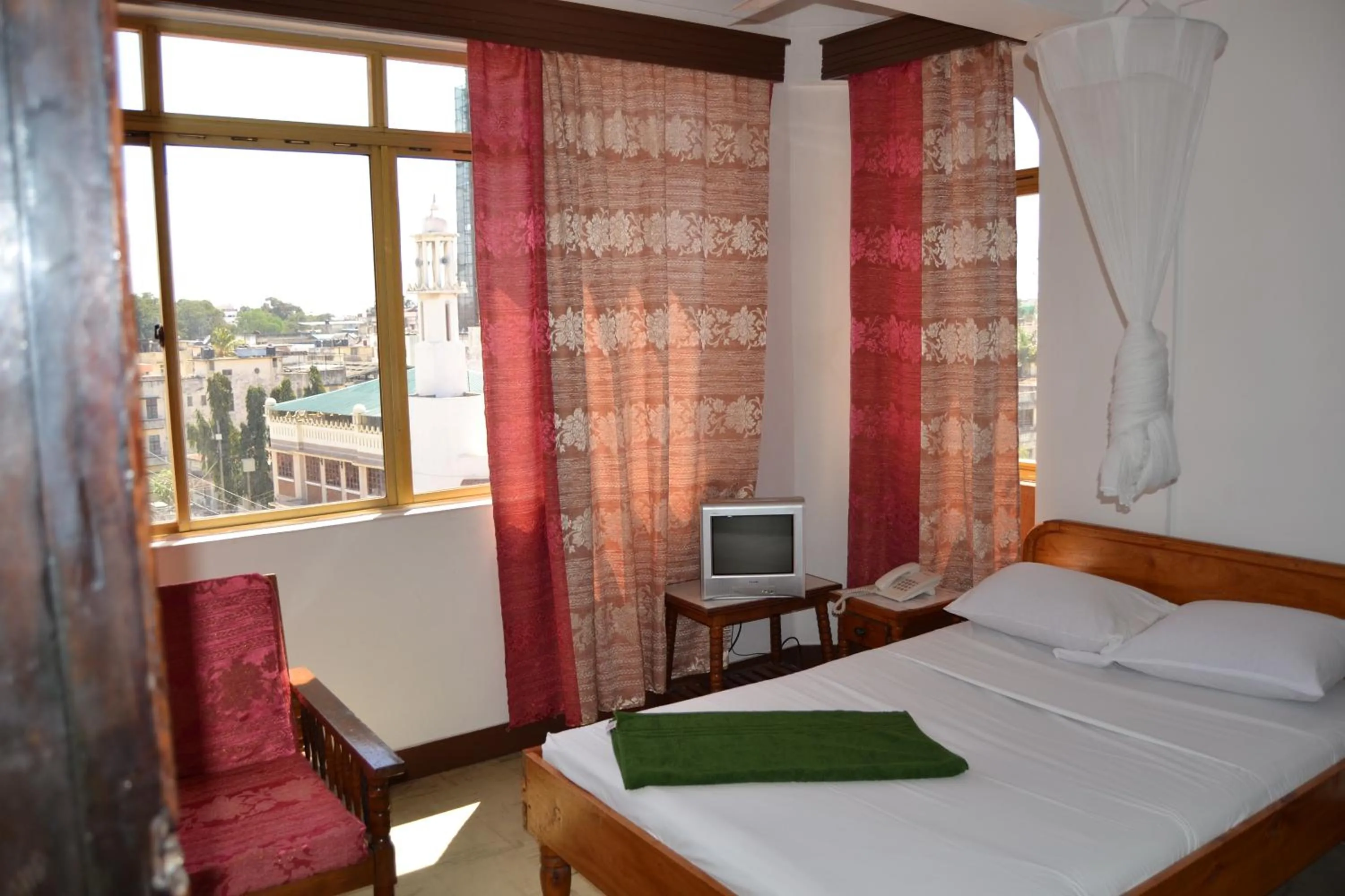 Photo of the whole room, Bed in Manson Hotel